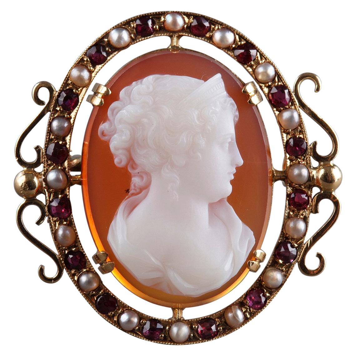 Gold Brooch with Agate Cameo and Pearls, Mid-19th Century For Sale