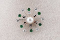 Gold Brooch with Emeralds, Diamonds and Pearl Elegant 14k White Gold