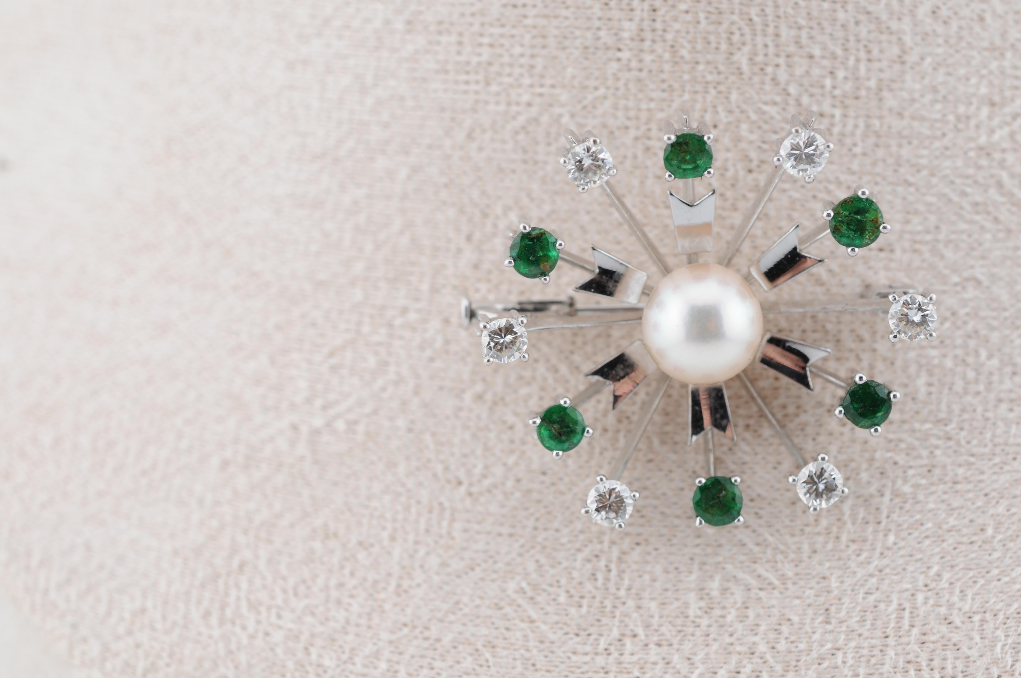 da uomo o donna Spilla in oro con smeraldi, diamanti e perle Elegante in oro bianco 14k in vendita