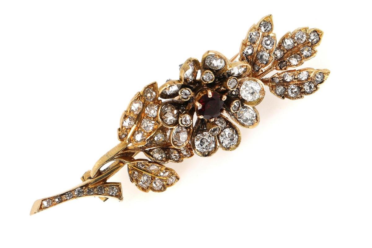 Women's or Men's Gold Brooch with Garnet and 2.40ct Diamonds, Western Europe. For Sale