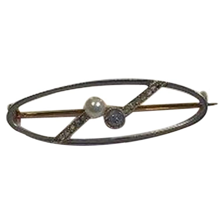 Spilla in oro con perle e diamanti in vendita