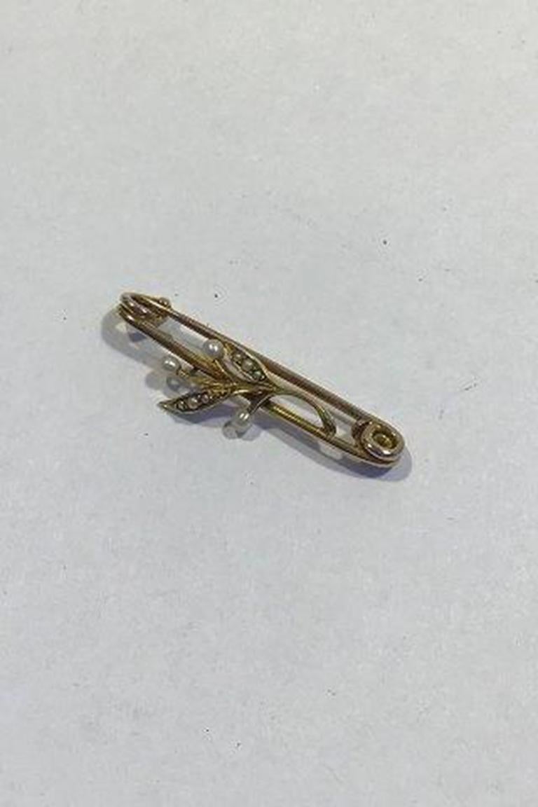 Gold Brooch with Pearls In Good Condition For Sale In Copenhagen, DK