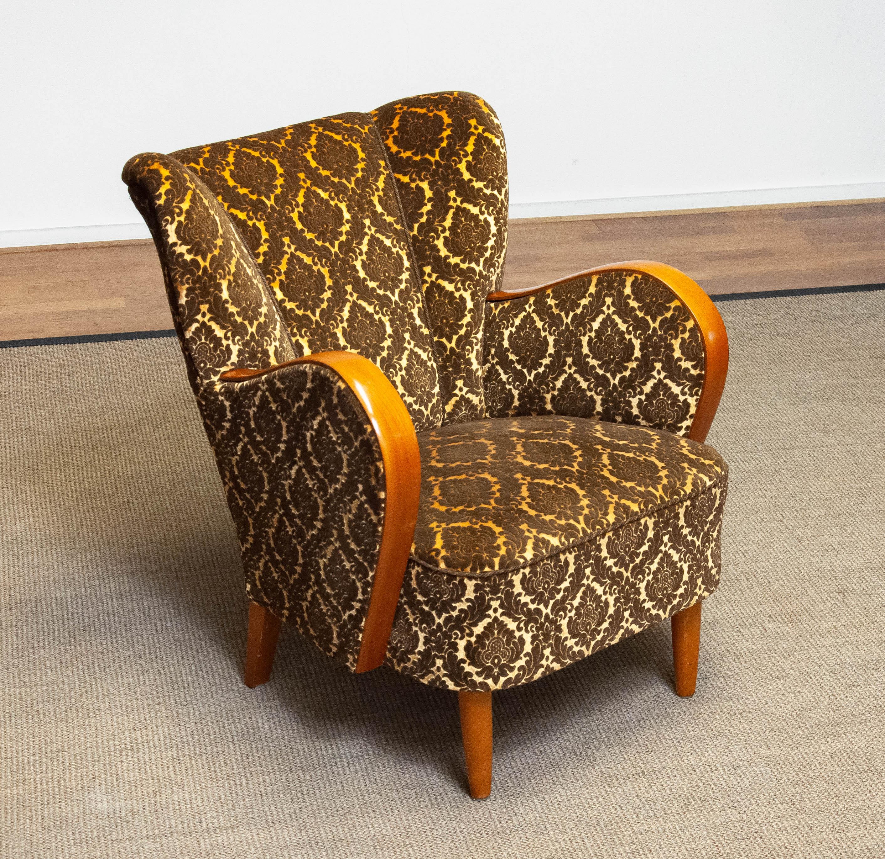 Art Deco Gold / Brown Jacquard Velvet with Elm Armrest Lounge Chair in Fritz Hansen Style For Sale