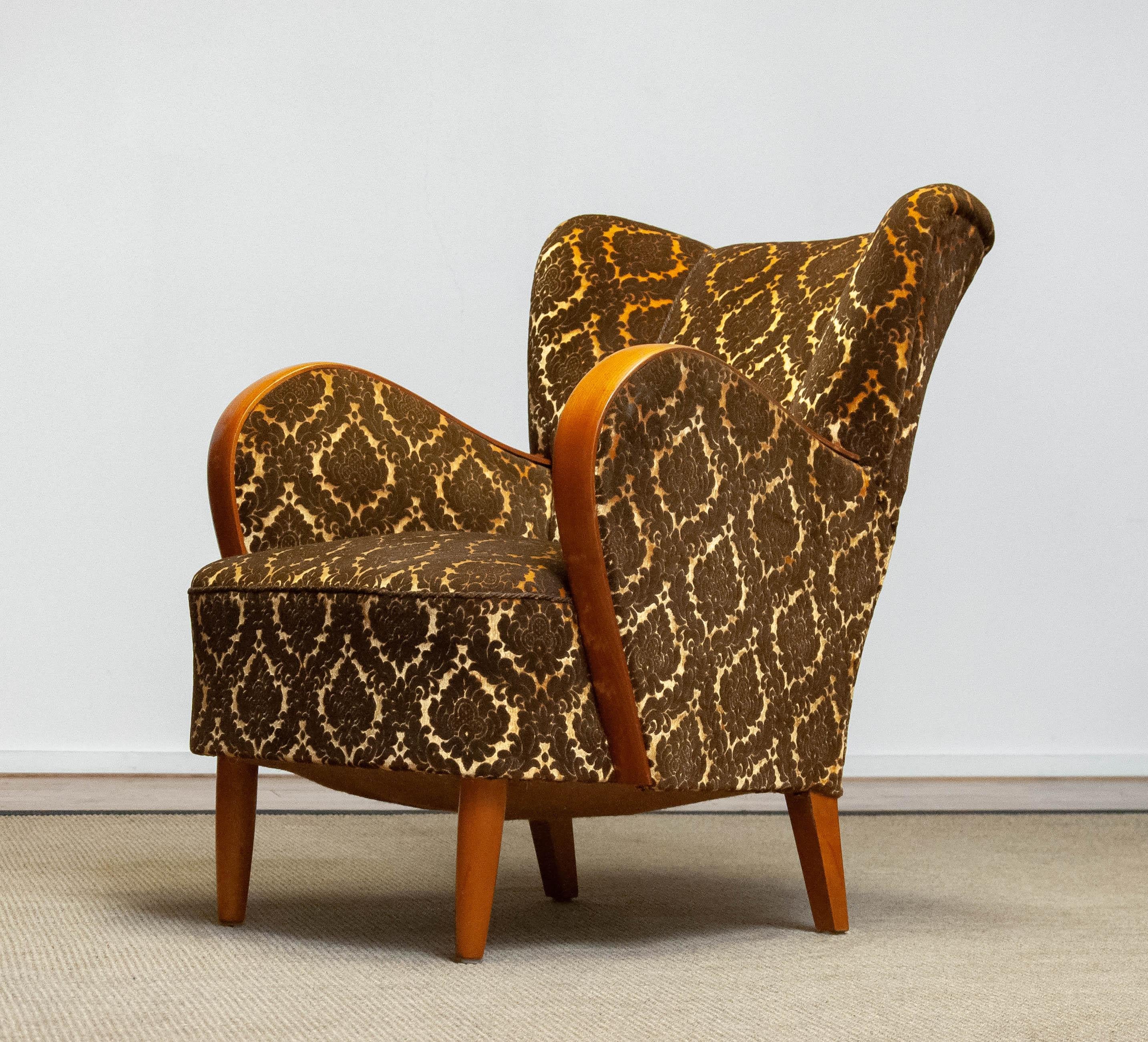 Gold / Brown Jacquard Velvet with Elm Armrest Lounge Chair in Fritz Hansen Style For Sale 1