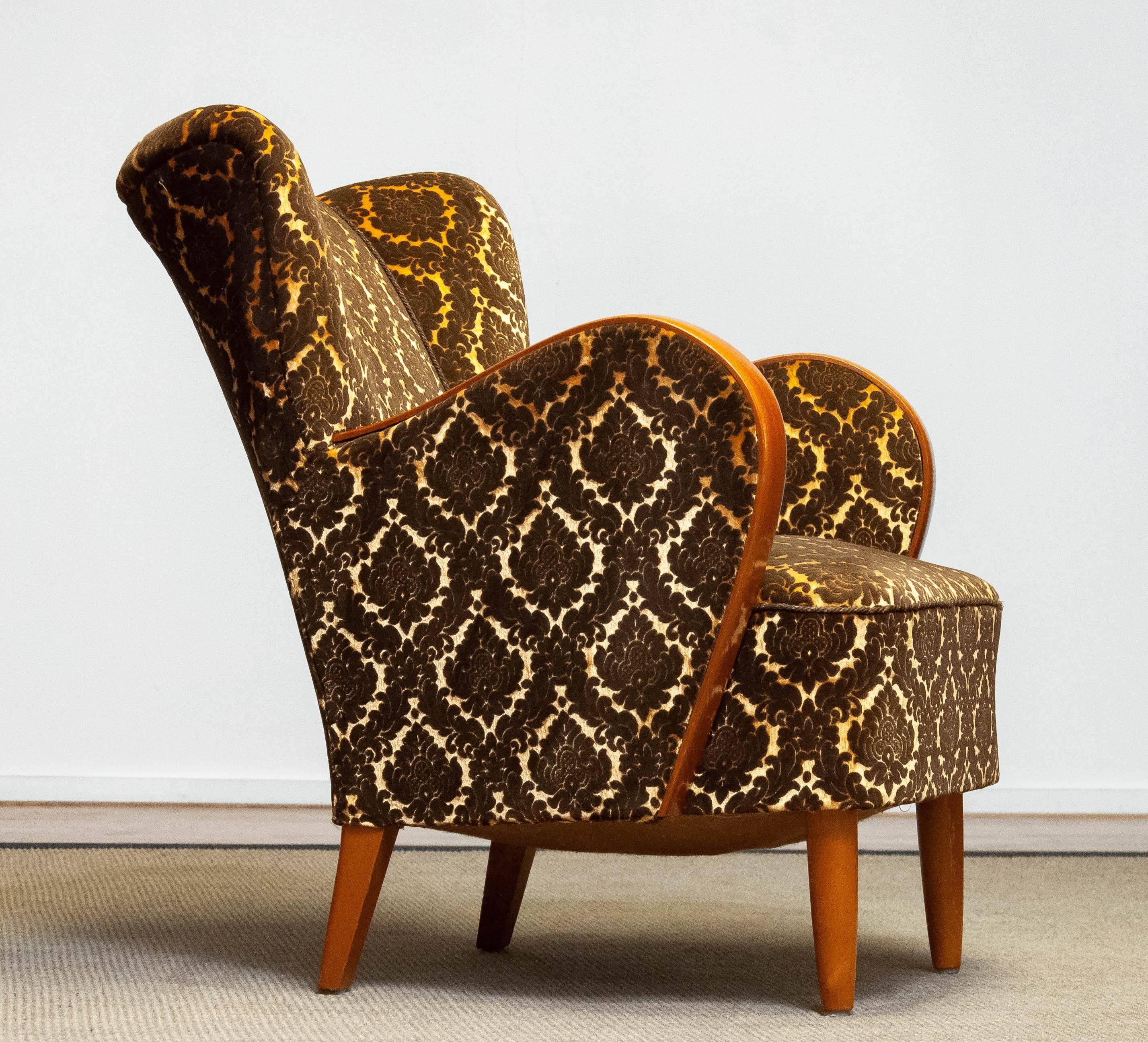Gold / Brown Jacquard Velvet with Elm Armrest Lounge Chair in Fritz Hansen Style For Sale 2