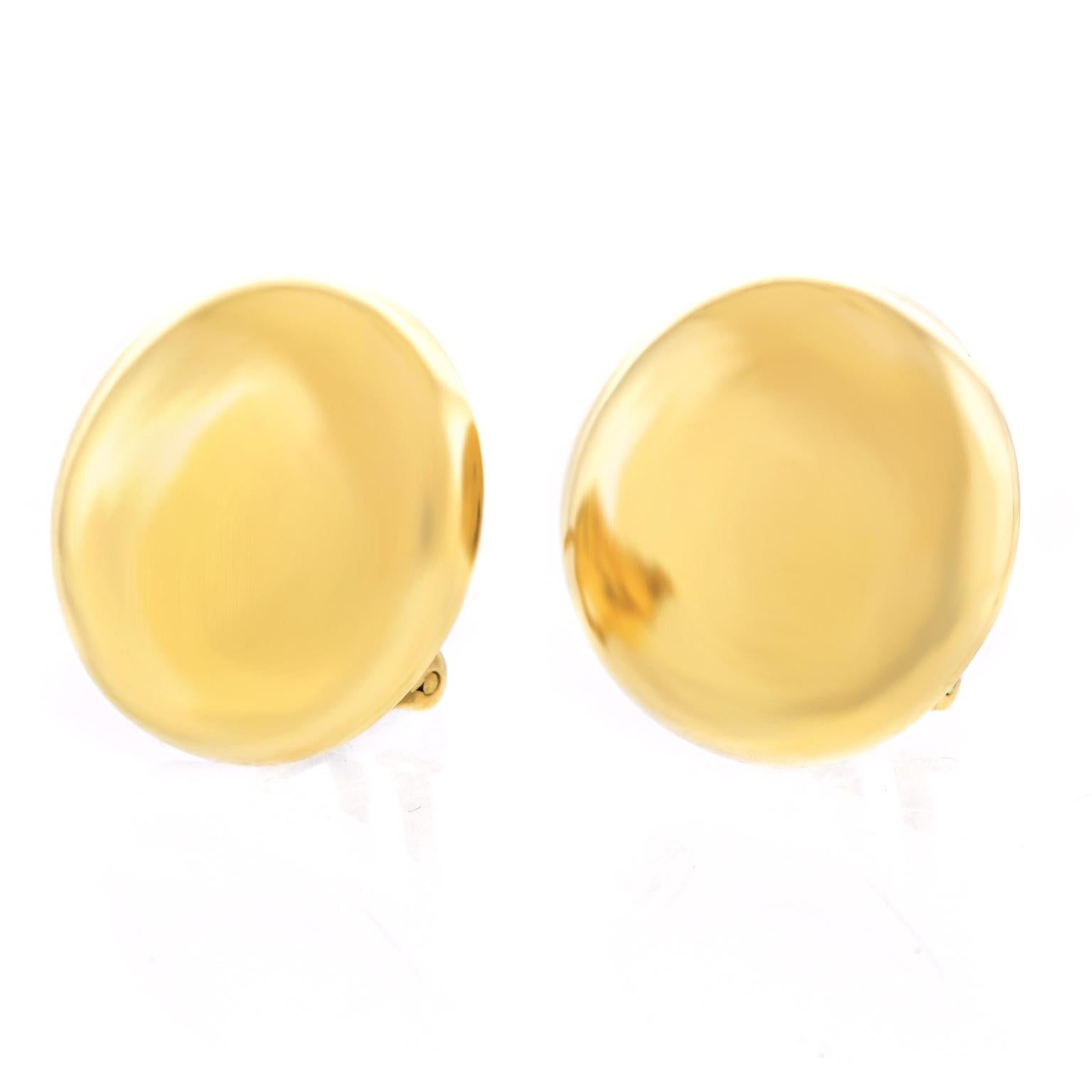 Gold Button Earrings In Excellent Condition In Litchfield, CT