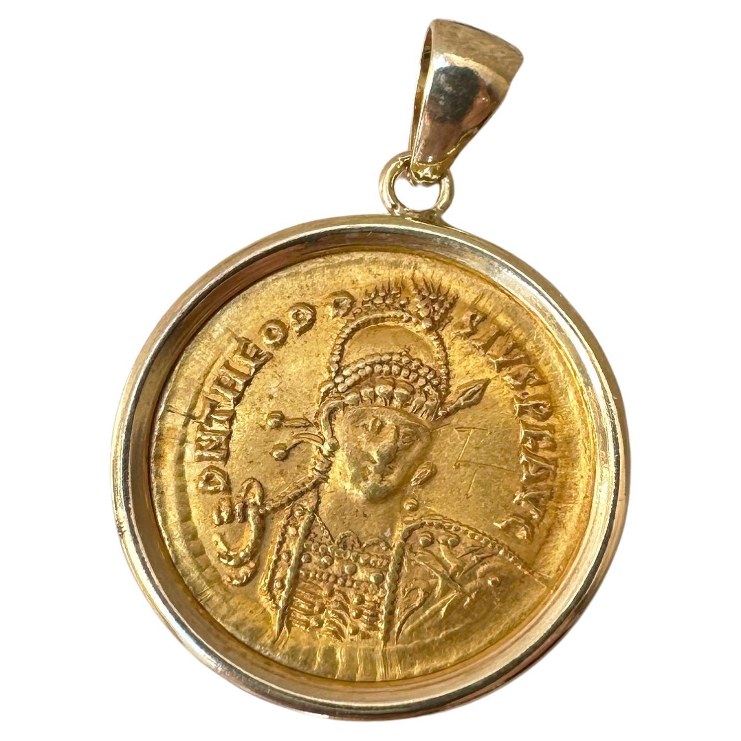 Ciondolo con moneta bizantina in oro 18KT raffigurante l'imperatore Teodosio II