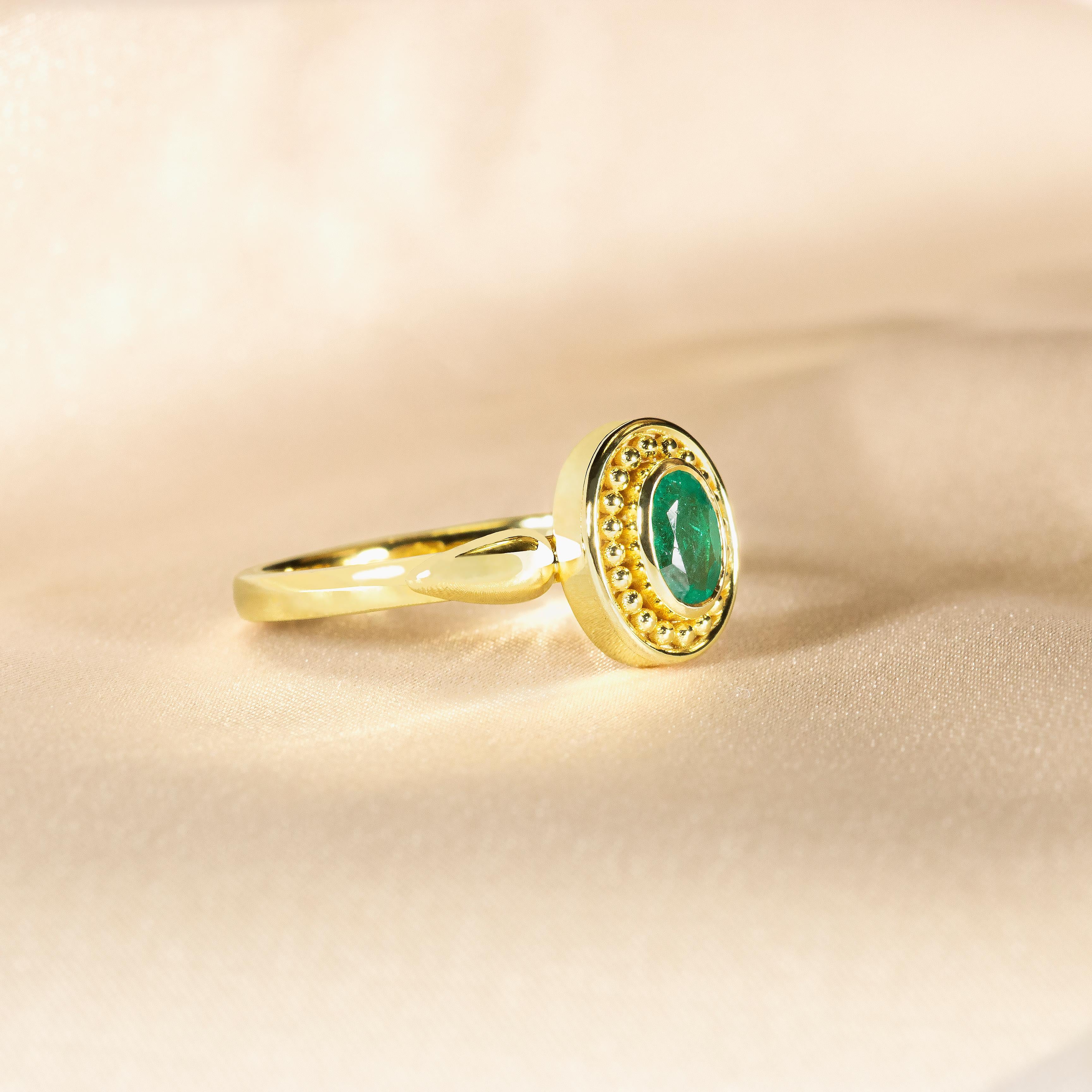 Gold Byzantine Ring with Emerald In New Condition For Sale In Athens, GR