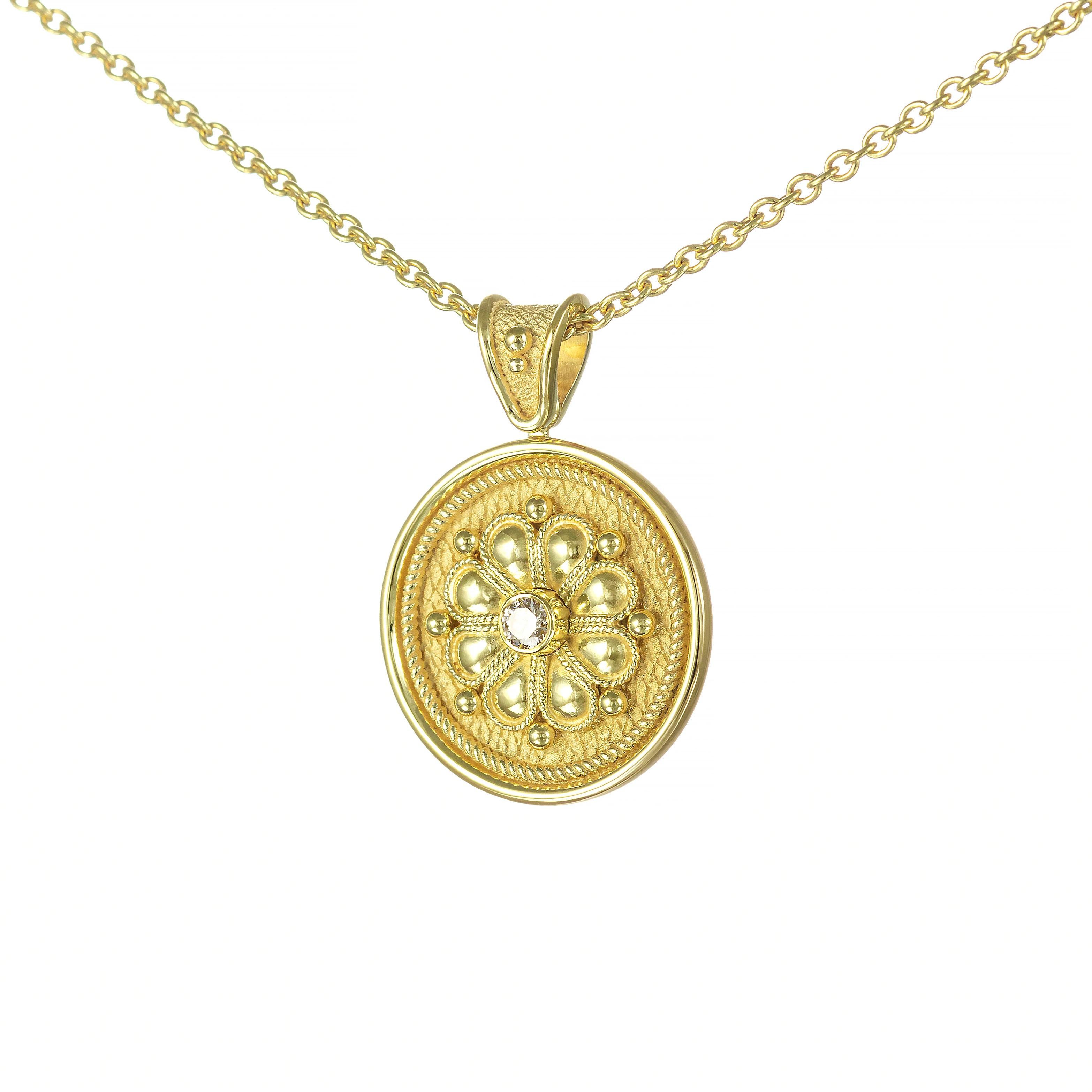 Gold Byzantine Round Flower Pendant with Diamond In New Condition For Sale In Athens, GR
