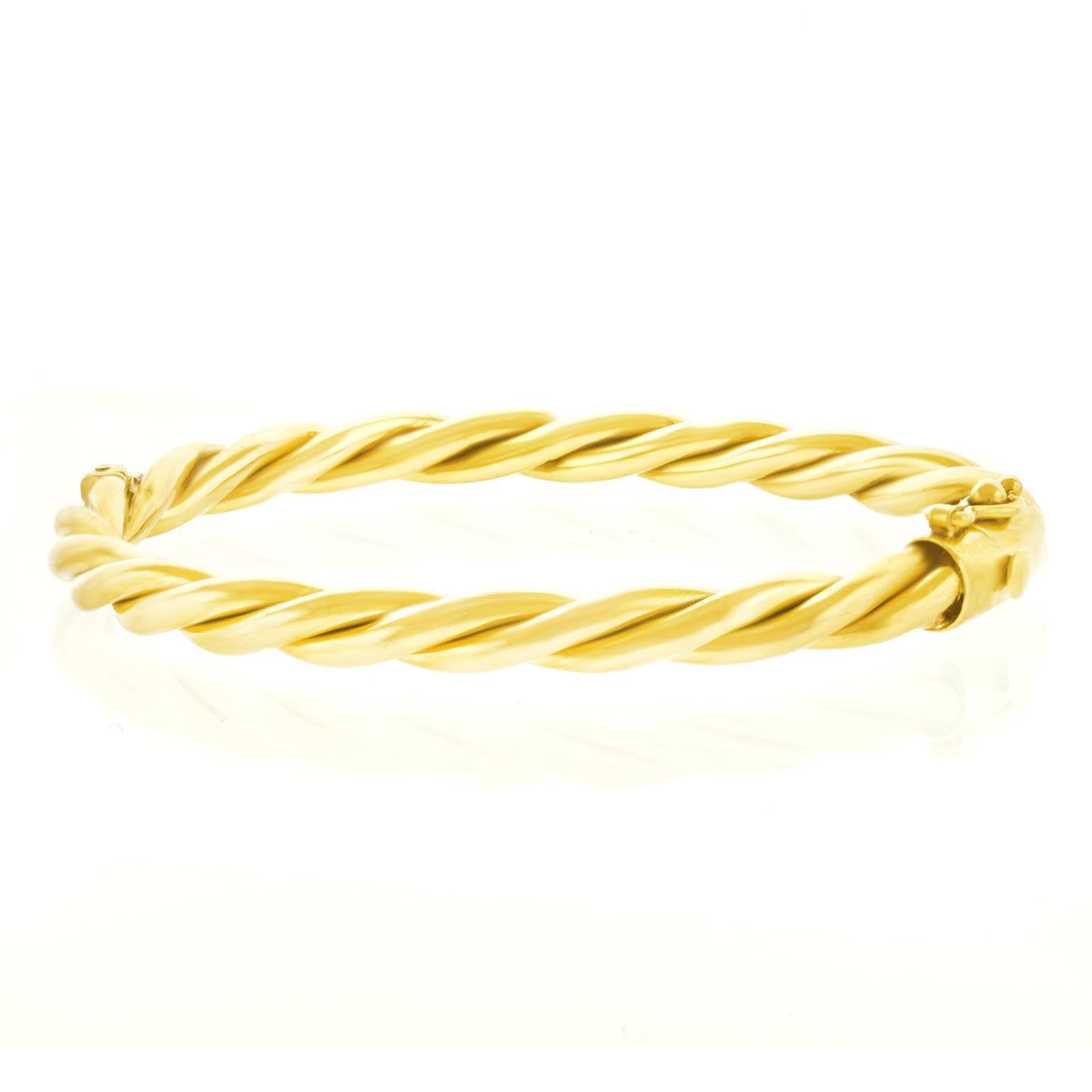 Gold Cable Twist Bangle In Excellent Condition In Litchfield, CT