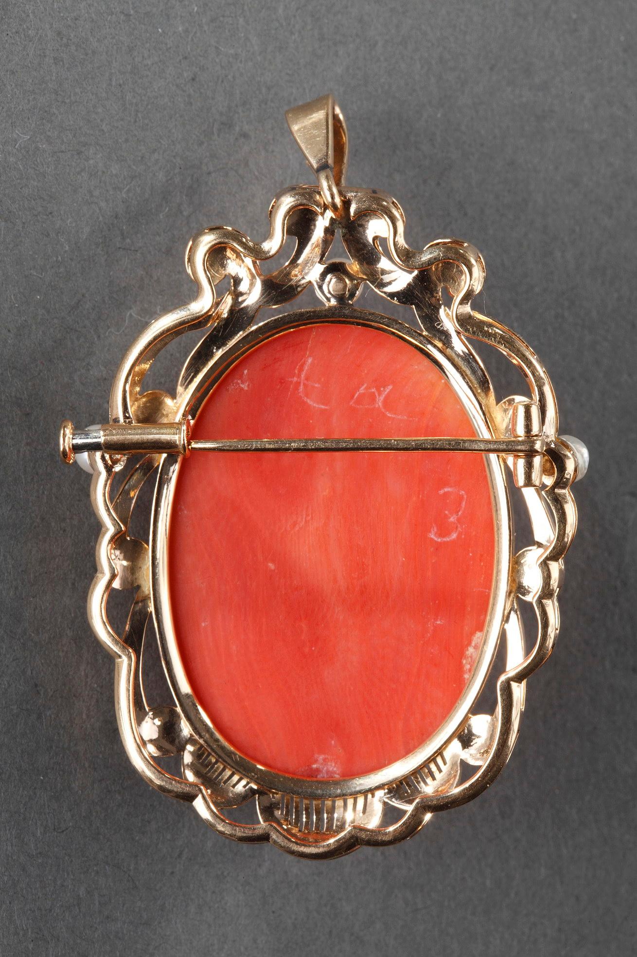 Gold Cameo Brooch Pendant For Sale 2