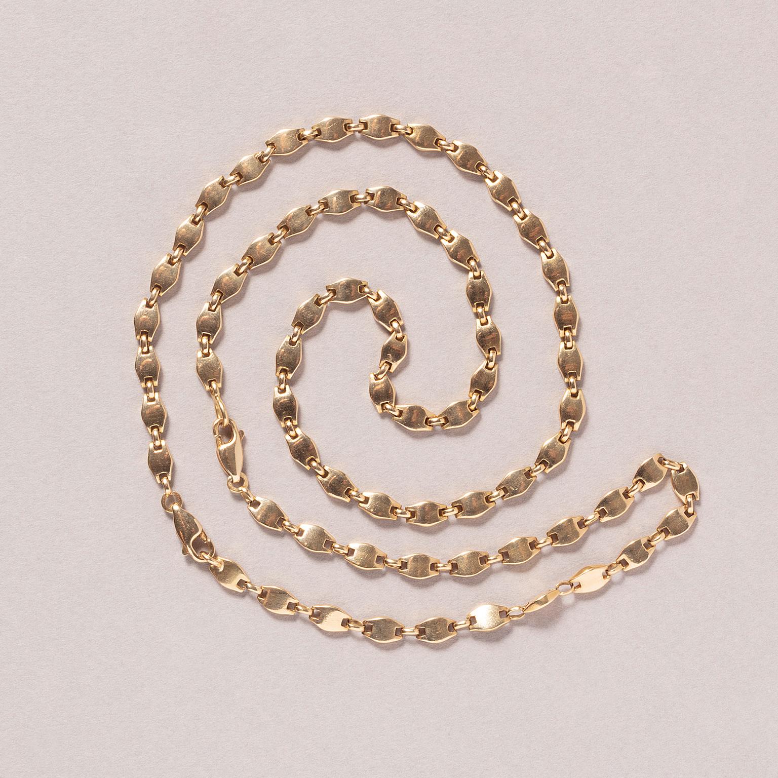 An 18 carat yellow gold necklace and bracelet with thick oval links. Can be worn as a long necklace or as a short necklace and bracelet, maker's mark: Cartier.
total weight: 48.2 g
weight chain: 34.4 g
weight bracelet: 13.8 g
total length: 62.5