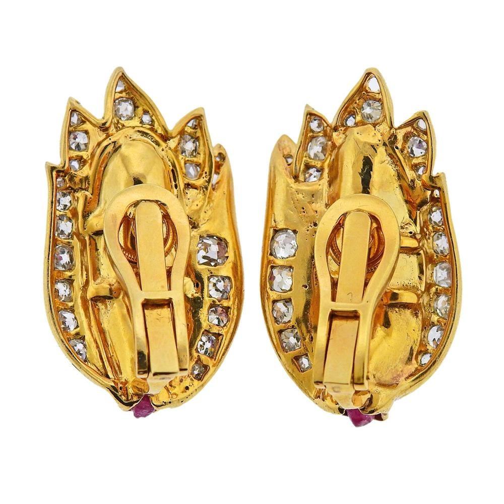Gold Carved Ruby Diamond Earrings In Good Condition For Sale In New York, NY