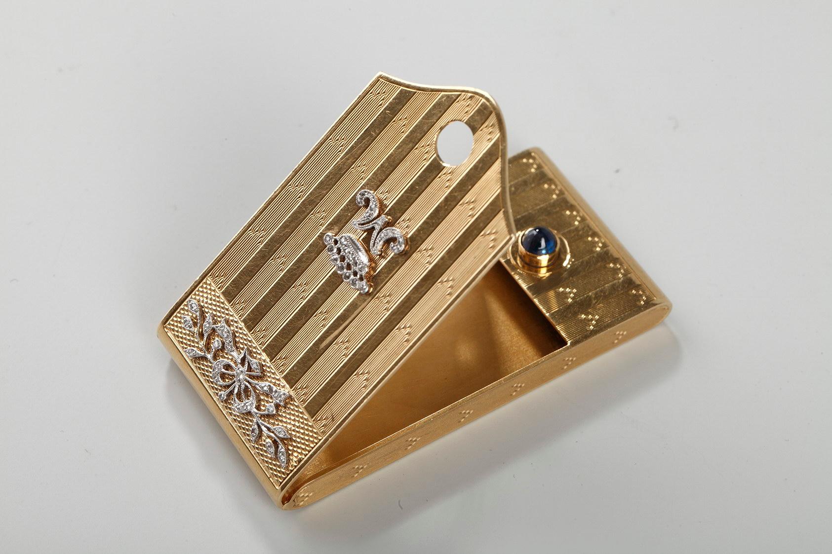 French Cut Gold Case with Diamonds and Sapphire, Early 20th Century