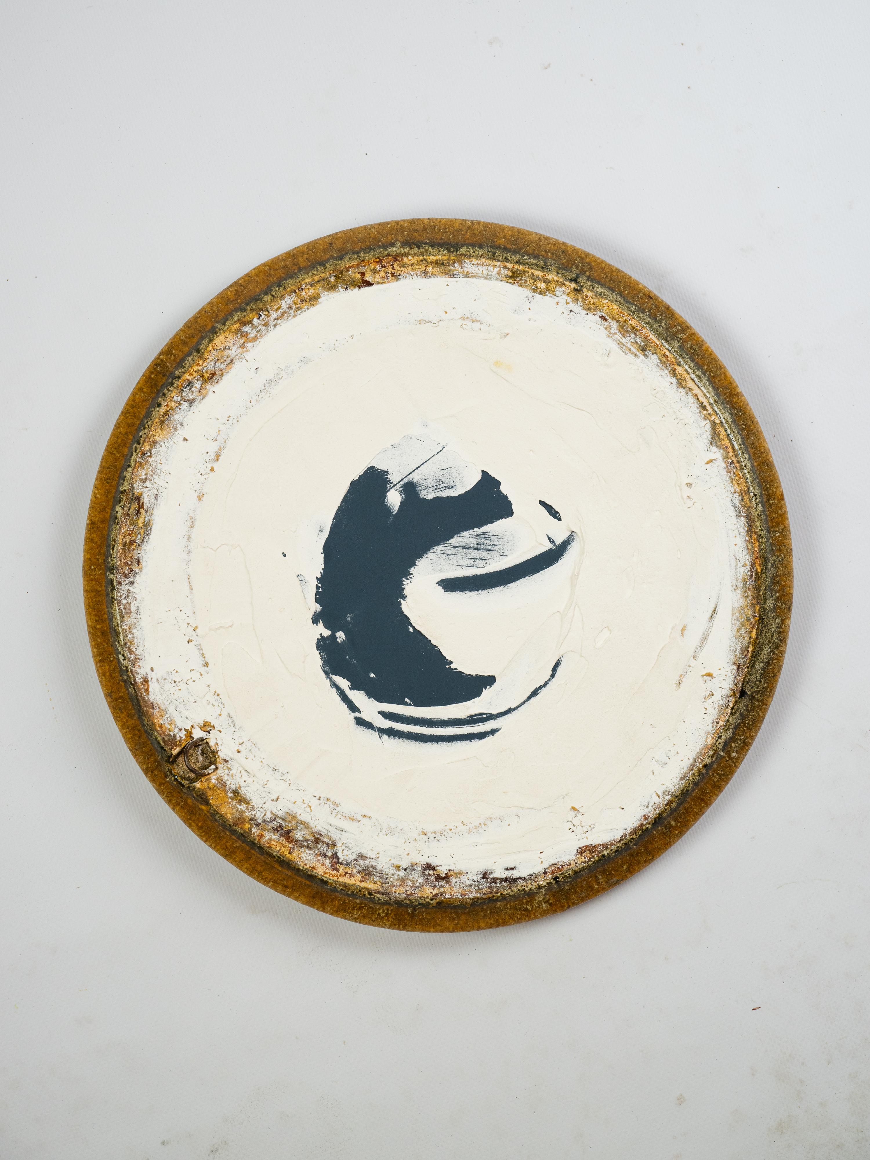 Miroir rond en céramique dorée en vente 3