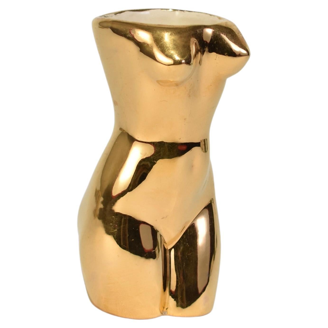 Vase torse en céramique dorée