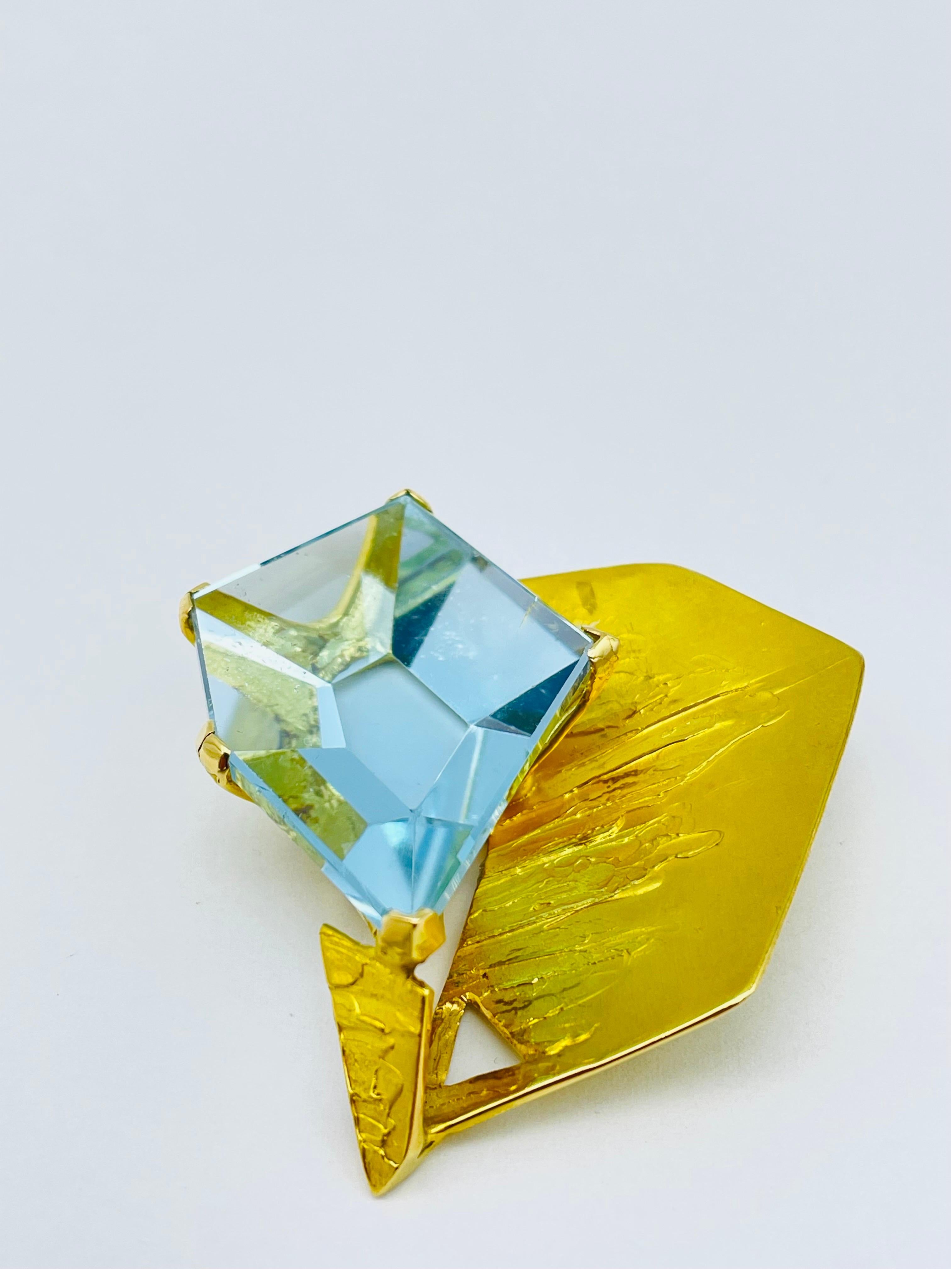 Pendentif en or avec topaze bleue Wurzbacher Unisexe en vente