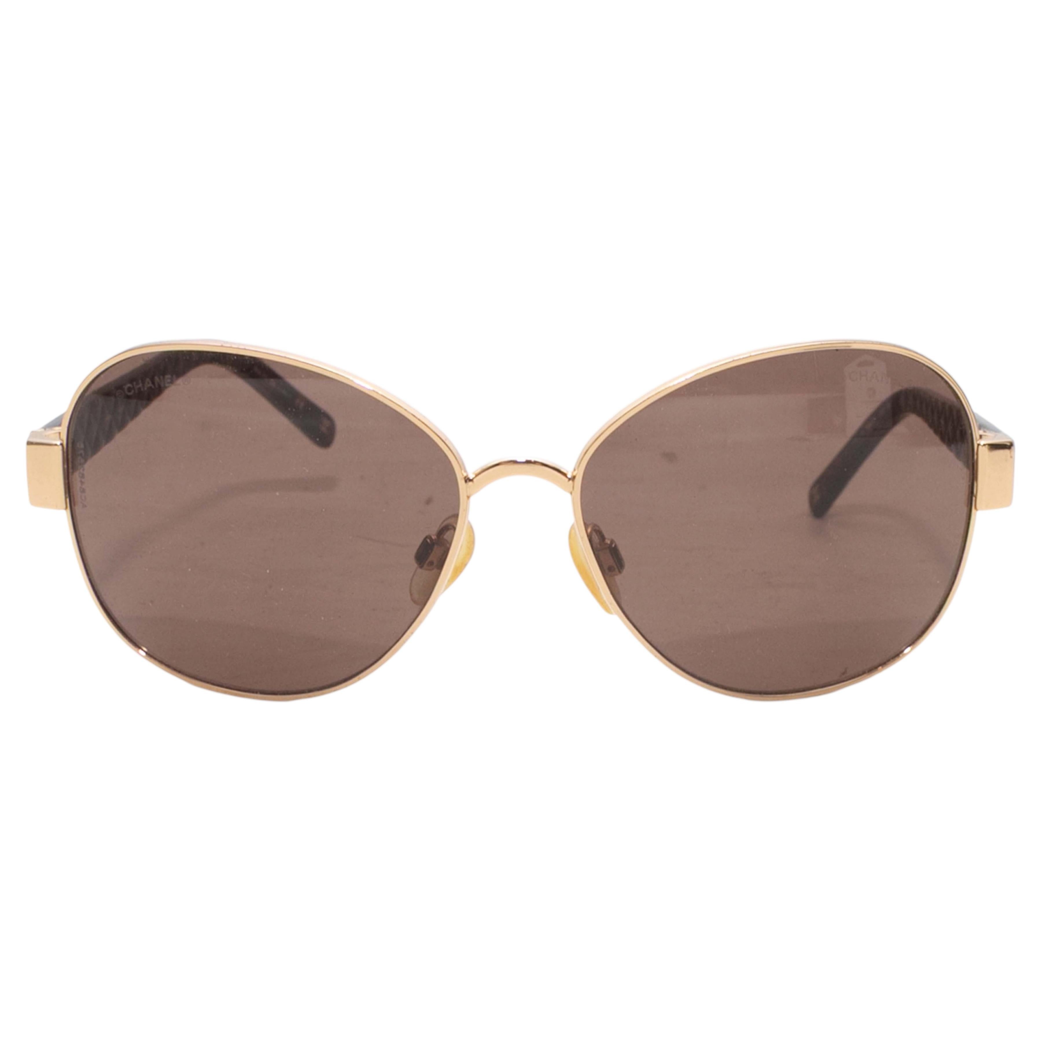 Übergroße Metall-Sonnenbrille von Chanel in Gold im Angebot