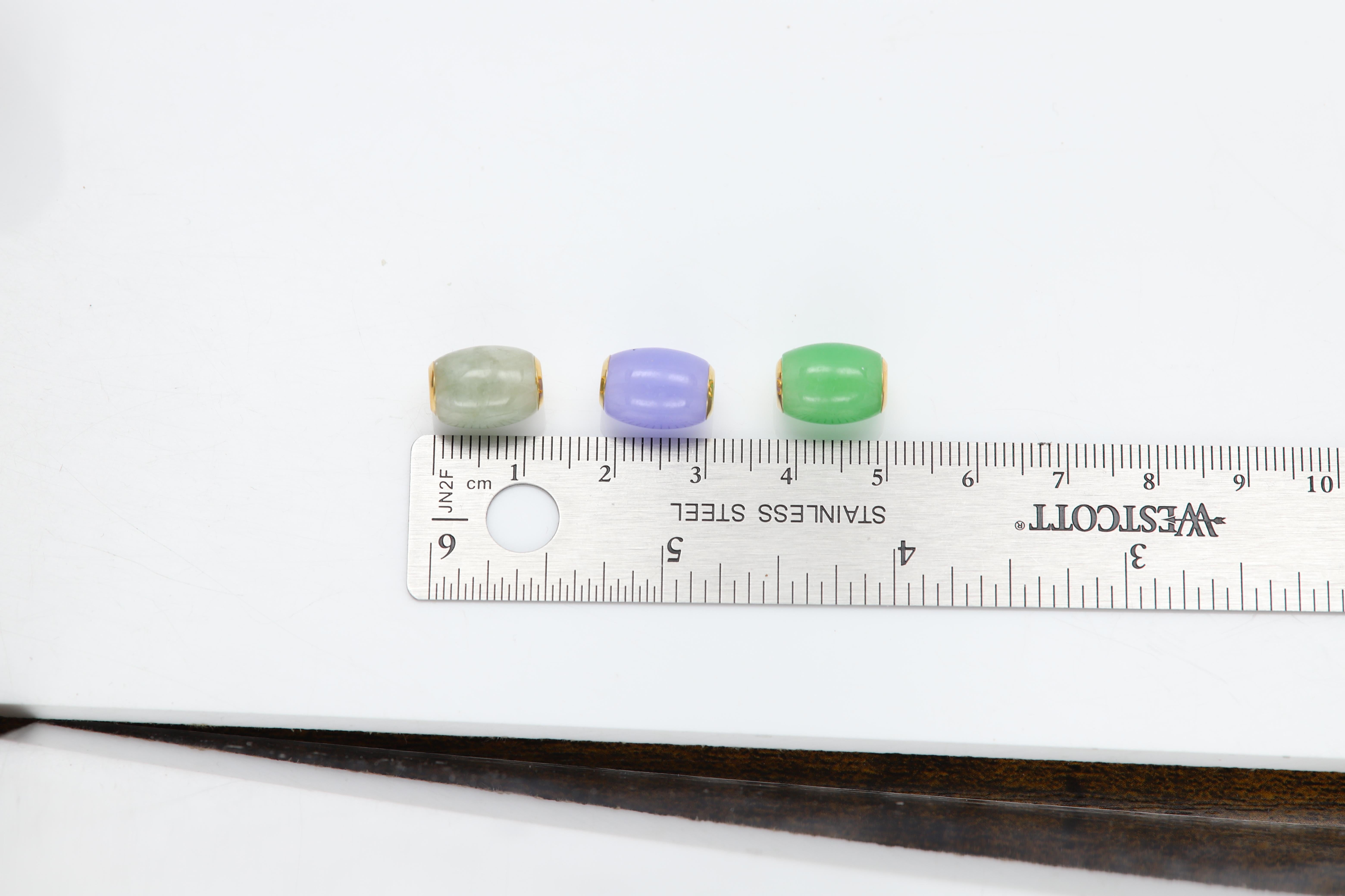 3 Elegant Jade charm beads
Incrusted with 14k Yellow Gold
Sold 3 together.
Size of the beads:
Length - 12 mm
Width - 9 mm
Weight - 1.40 grams each.
Hole - 4 mm
Smooth Surface - cute and Trendy
three types of beads:
1)Green - the dark green is