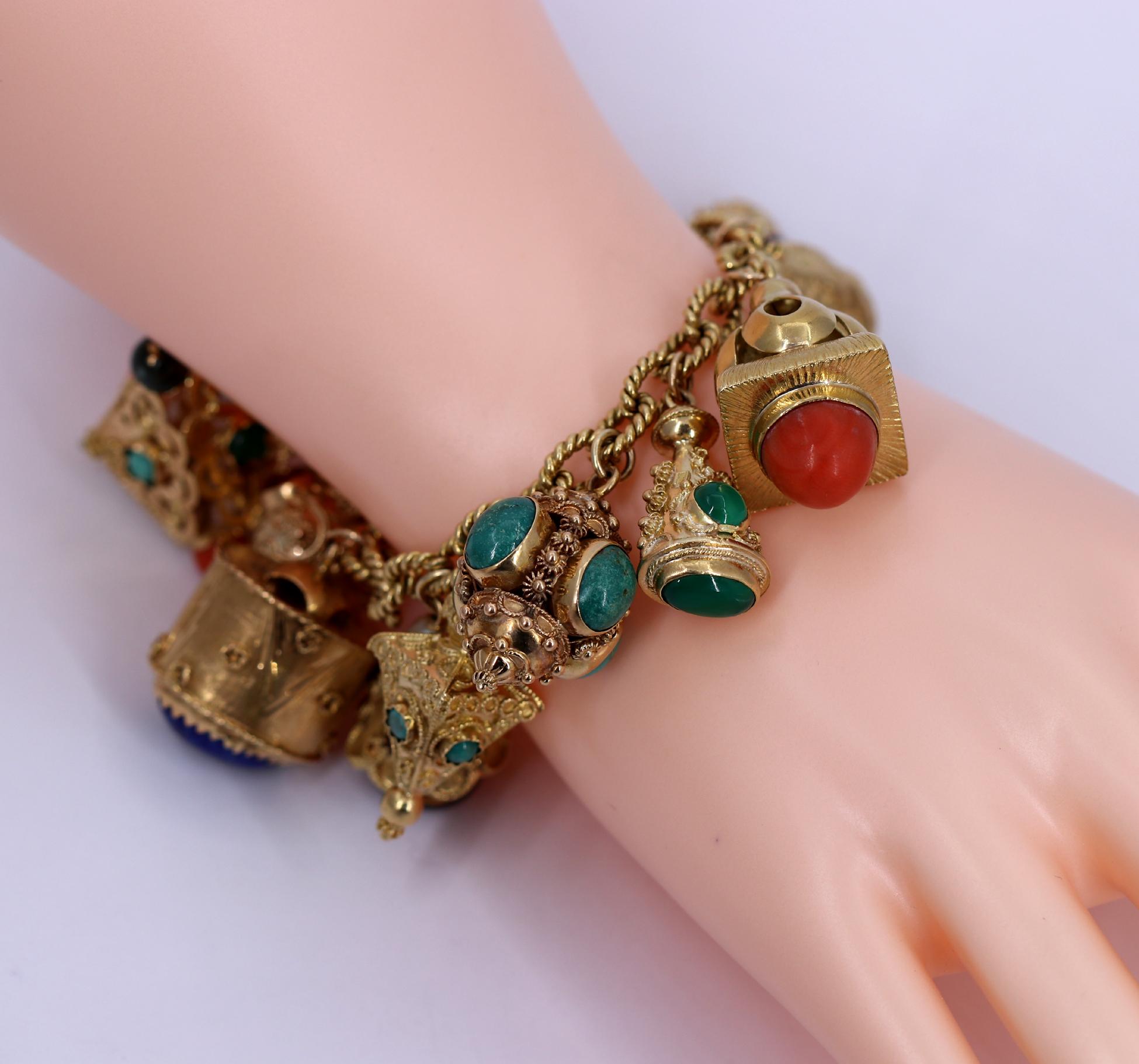  Bracelet à breloques en or avec onze breloques et pierres assorties Pour femmes 