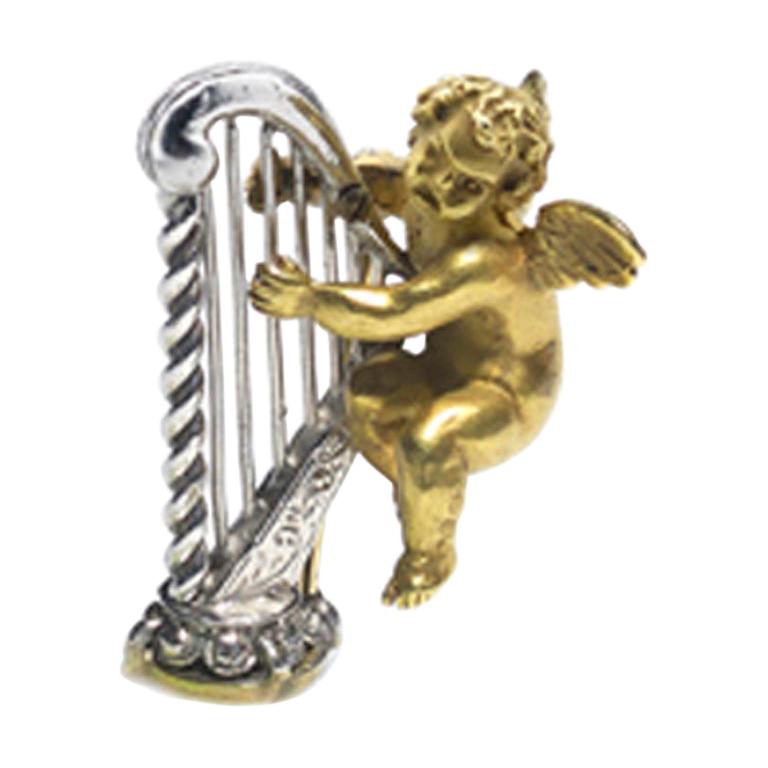 Broche en forme de chérubin et de harpe en or En vente sur 1stDibs
