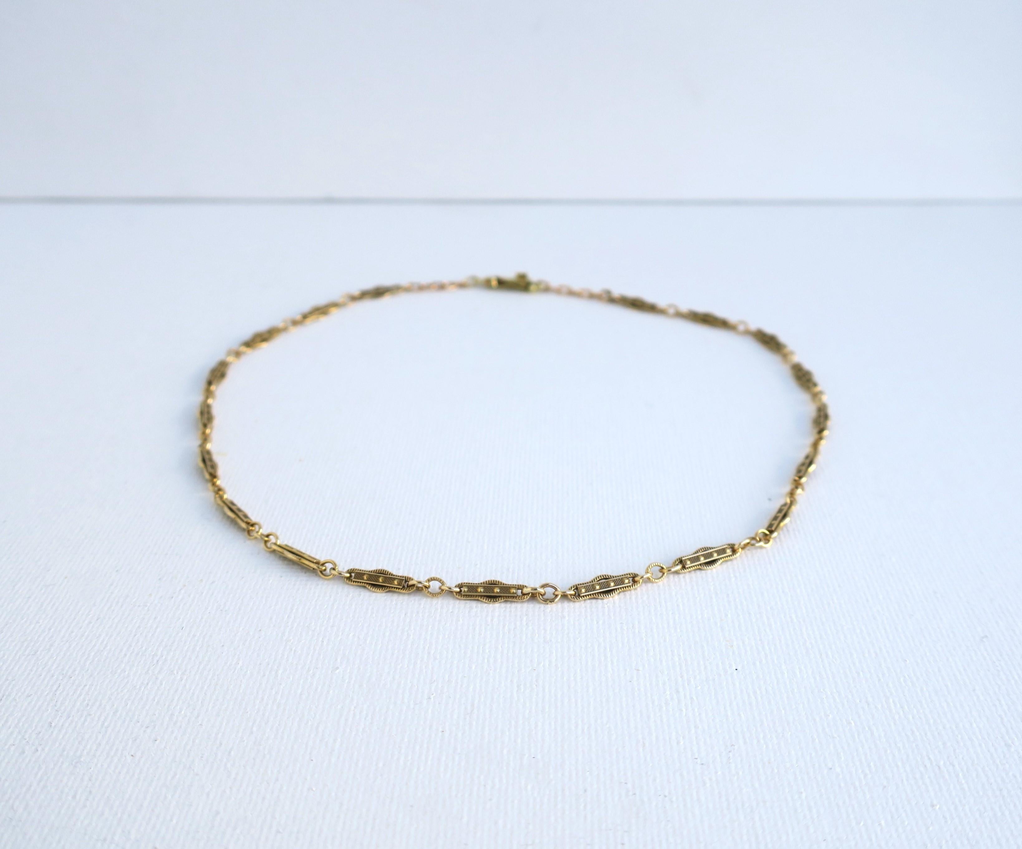 Gold Choker Necklace In Excellent Condition For Sale In New York, NY