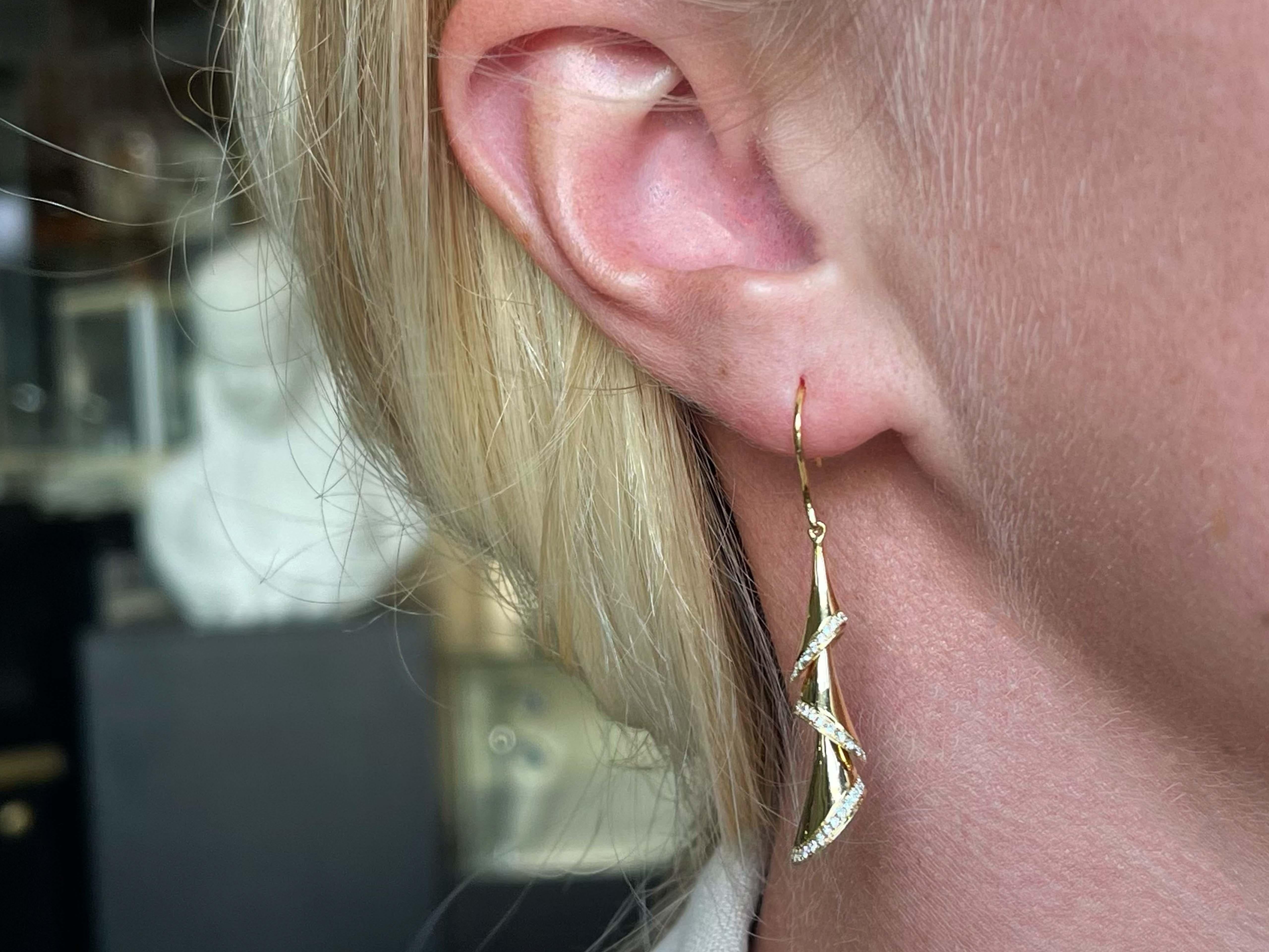 Earrings Specifications:

Metal: 18K Yellow Gold

Earring Length: 1.75