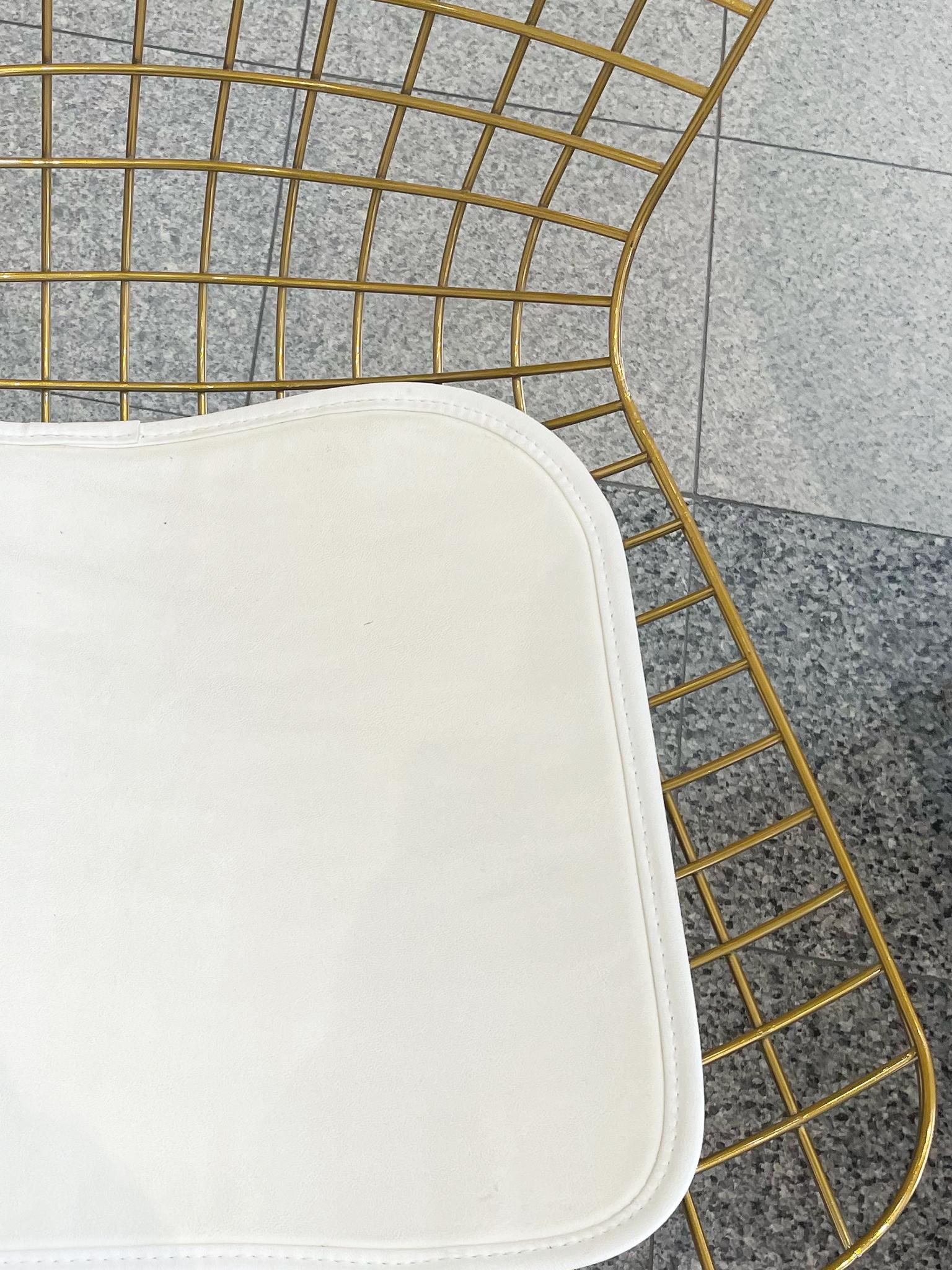 Juego de 4 sillas de acero cromado dorado al estilo de Harry Bertoia en venta 5