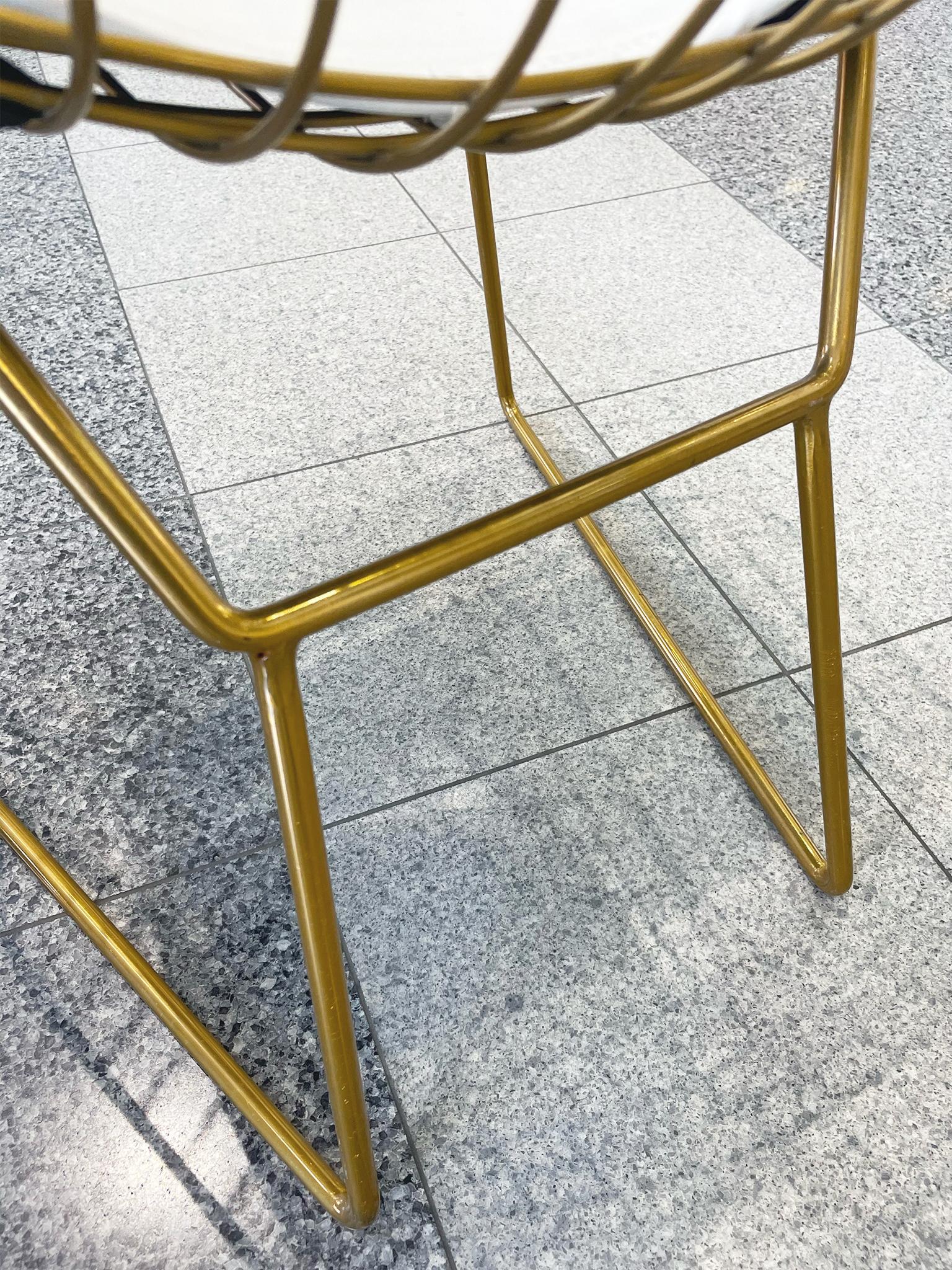 Juego de 4 sillas de acero cromado dorado al estilo de Harry Bertoia en venta 8