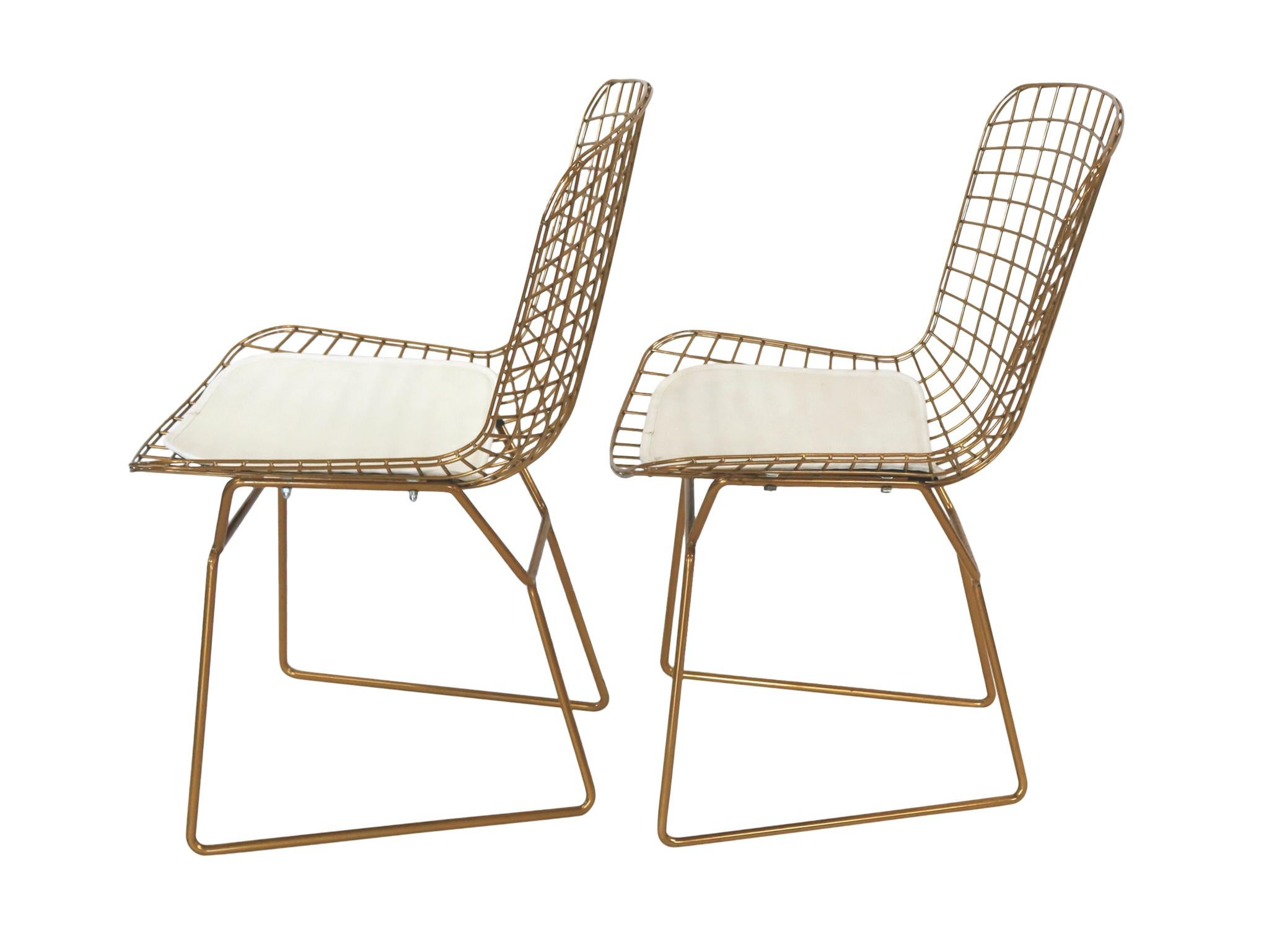 Juego de 4 sillas de acero cromado dorado al estilo de Harry Bertoia Moderno de mediados de siglo en venta