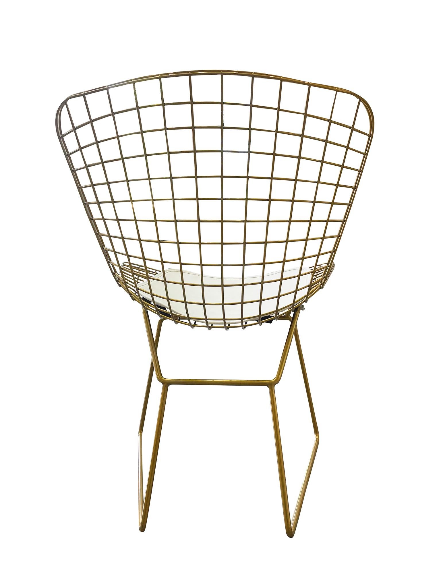 Juego de 4 sillas de acero cromado dorado al estilo de Harry Bertoia Acero inoxidable en venta