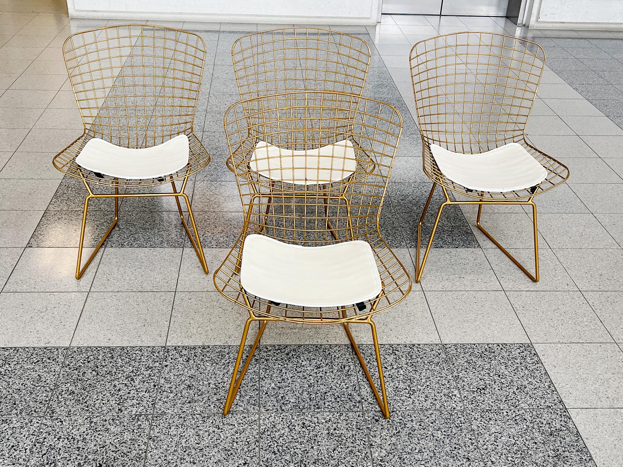 Juego de 4 sillas de acero cromado dorado al estilo de Harry Bertoia en venta 2