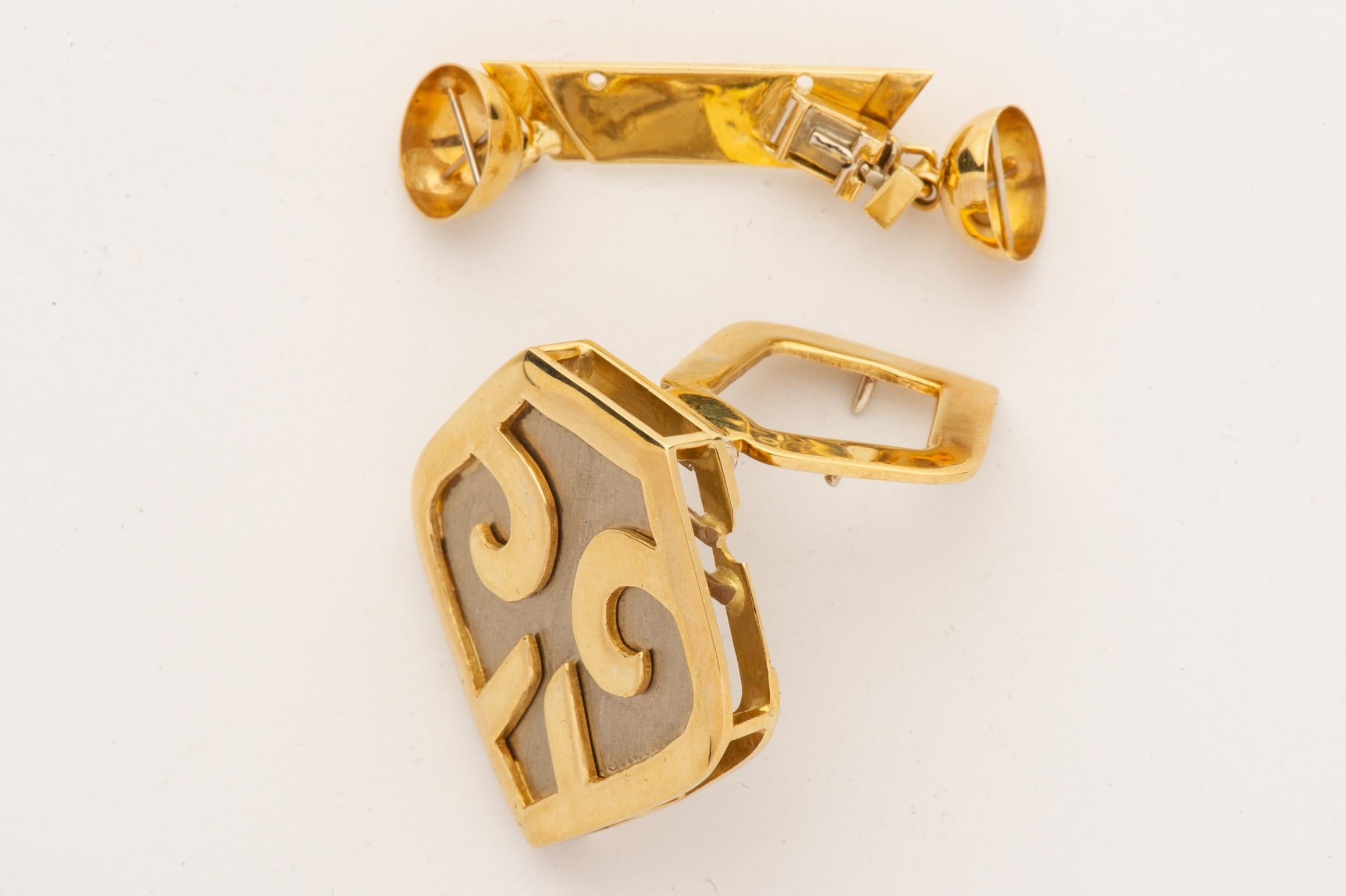 Gold Clasp for Necklace with Caucasian Carpet Symbol For Sale at 1stDibs