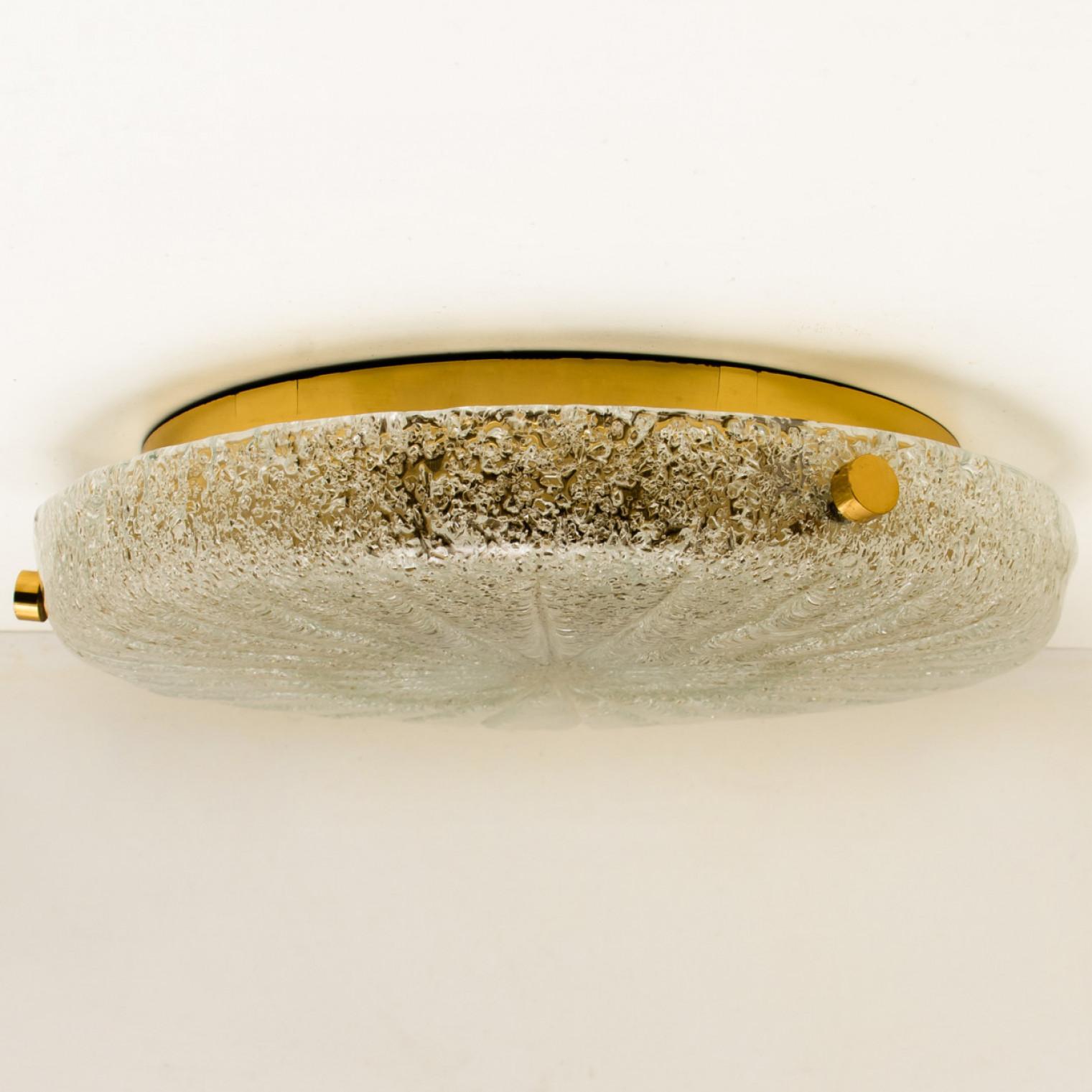 Autre Monture encastrée en laiton transparent doré et verre texturé Hillebrand, années 1960 en vente