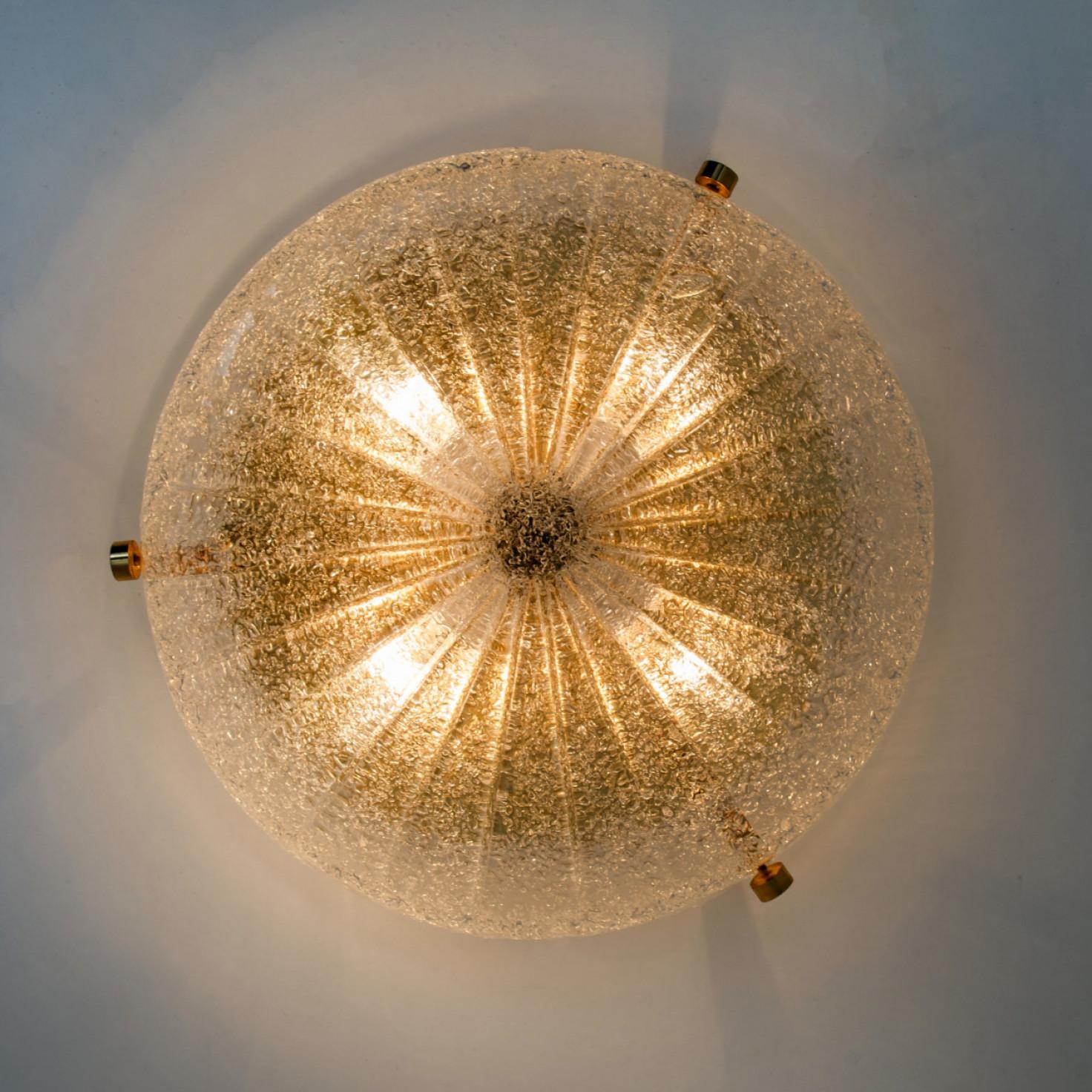 Einbaubeleuchtung aus Gold, klarem Messing und strukturiertem Glas von Hillebrand – 1960er Jahre im Angebot 1