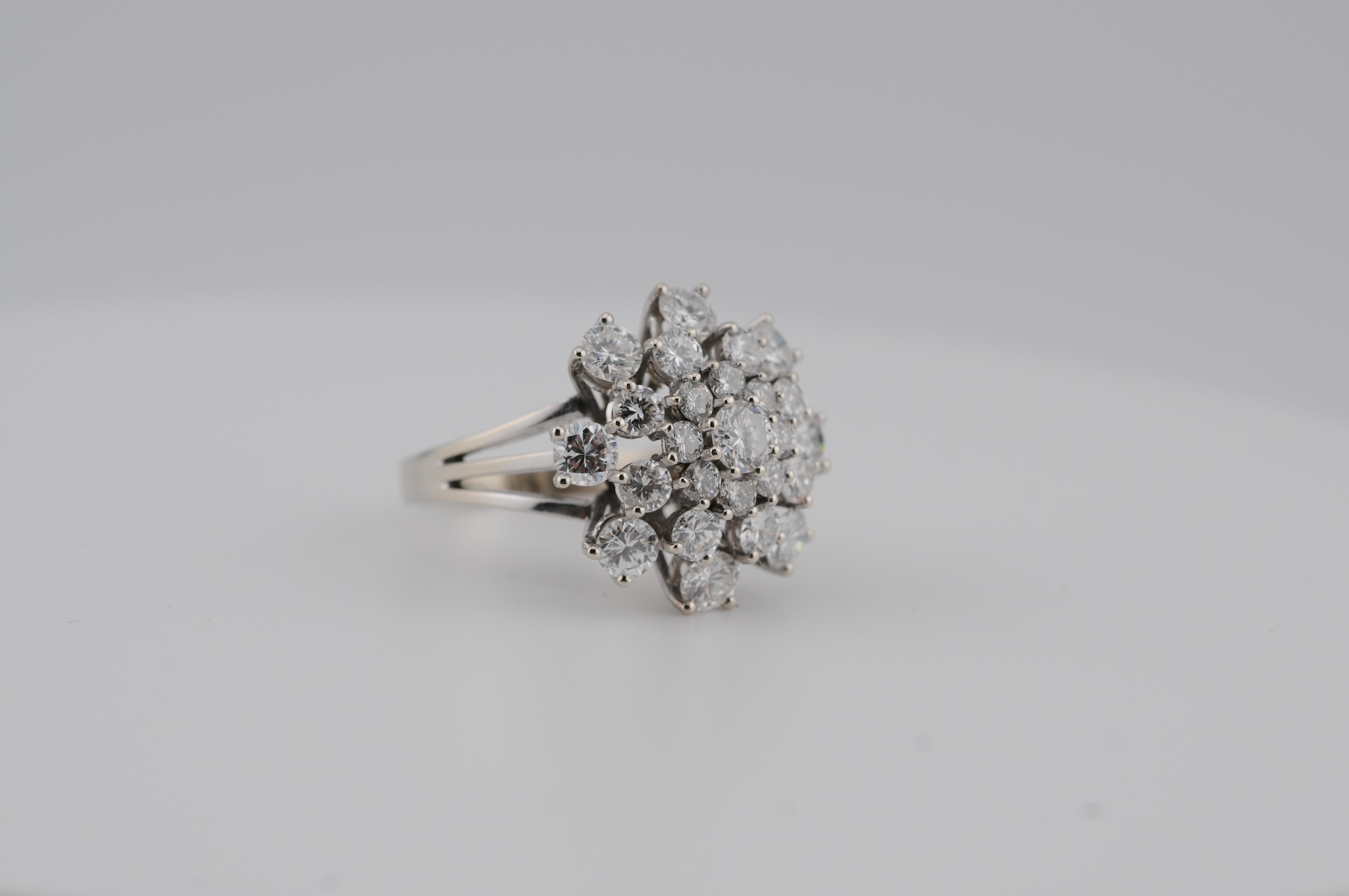 Brilliant Cut Gold Cluster Ring with Diamonds – Total 3.1ct with 14k whitegold For Sale