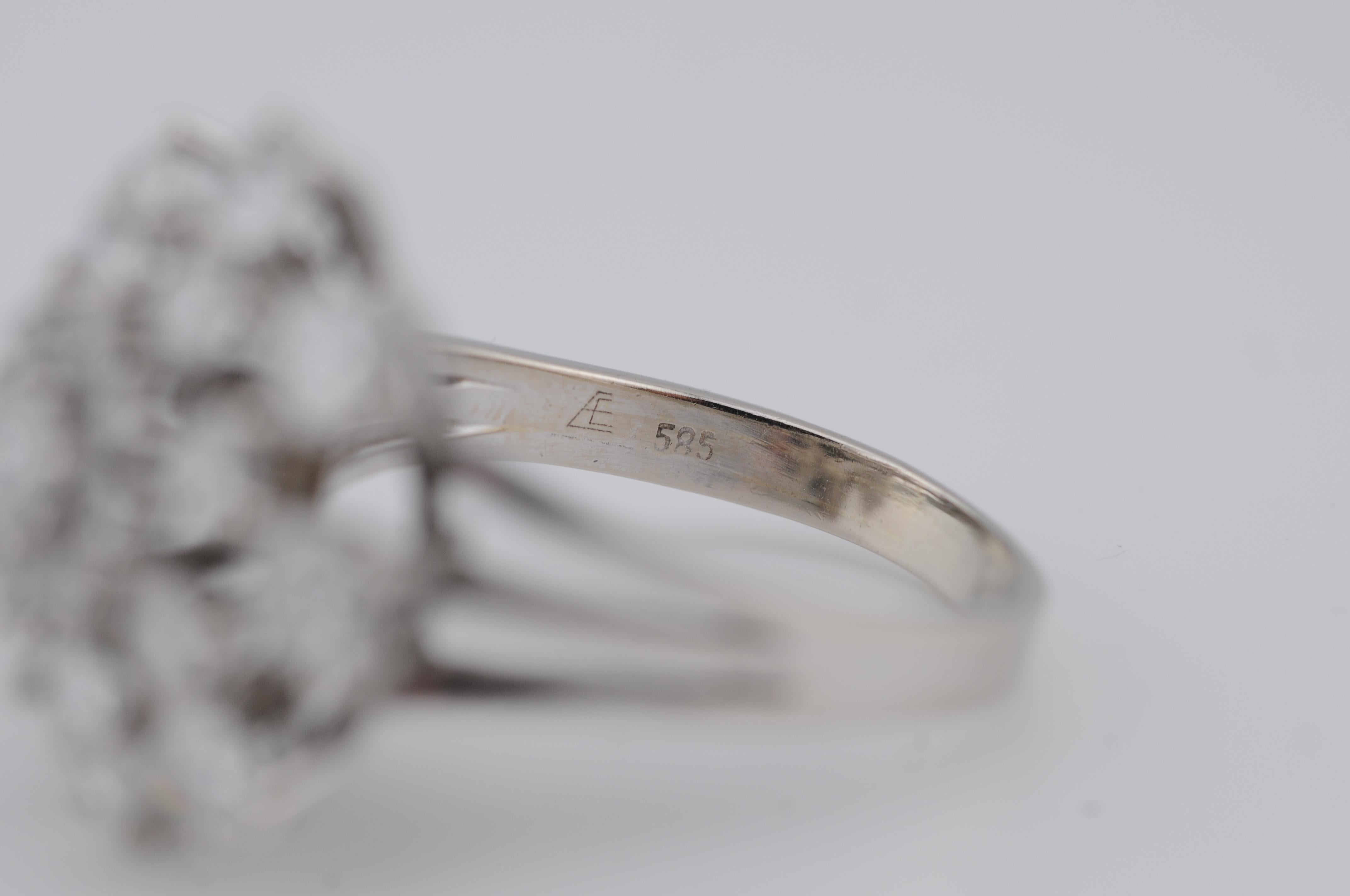 Women's or Men's Gold Cluster Ring with Diamonds – Total 3.1ct with 14k whitegold For Sale