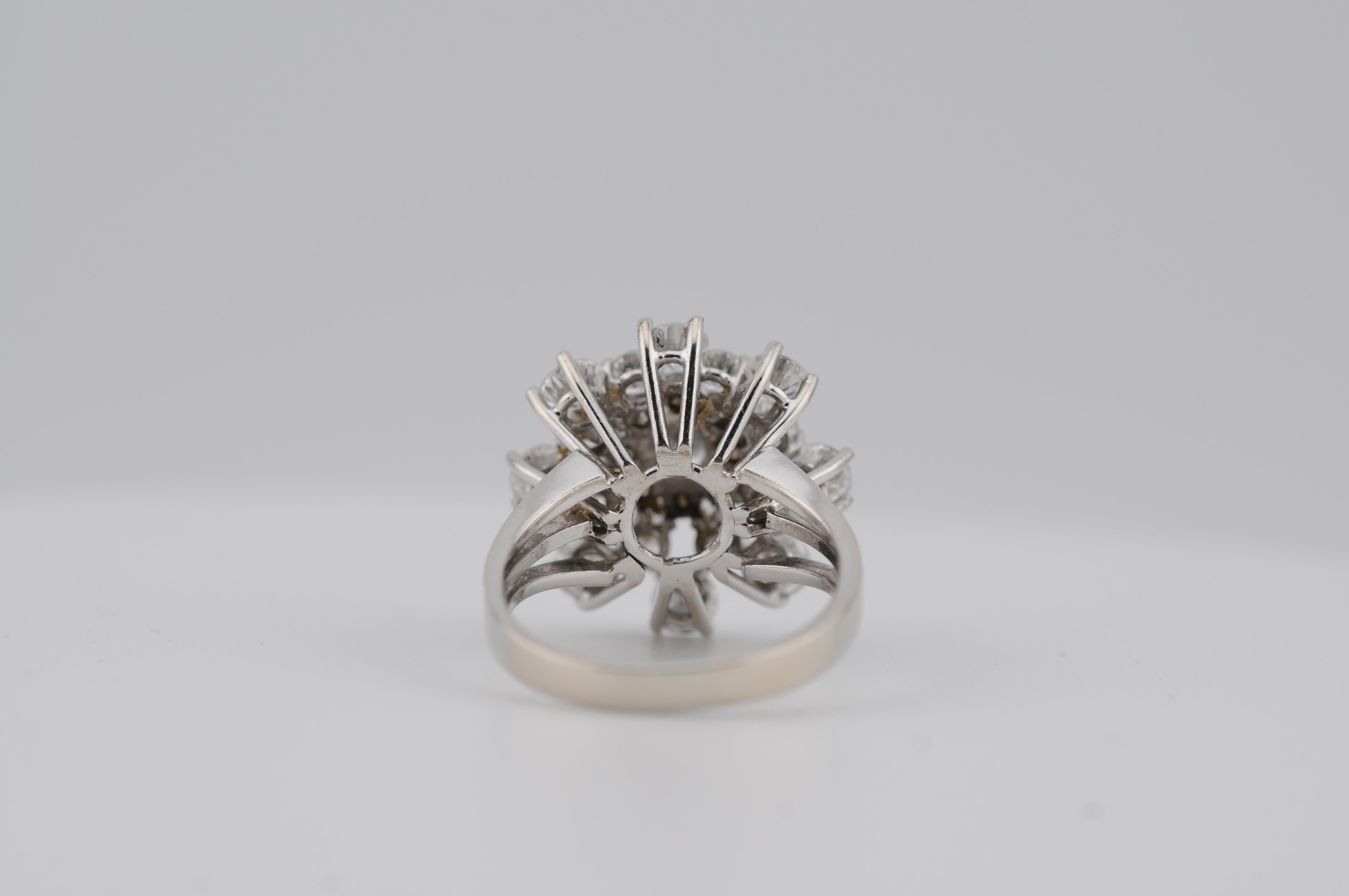 Gold Cluster Ring with Diamonds – Total 3.1ct with 14k whitegold For Sale 1