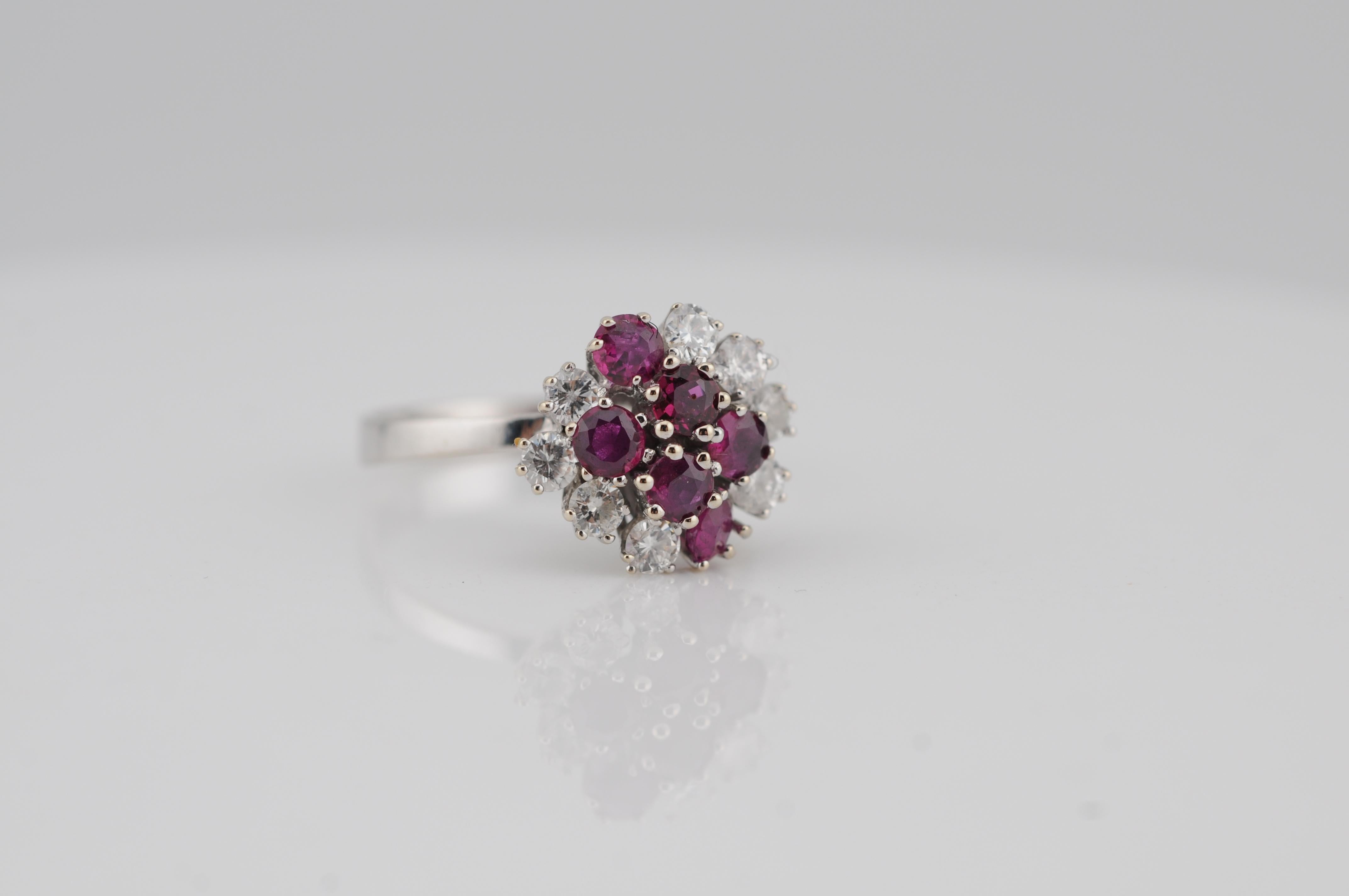 Gold-Cluster-Ring mit Rubinen und Diamanten im Angebot 5