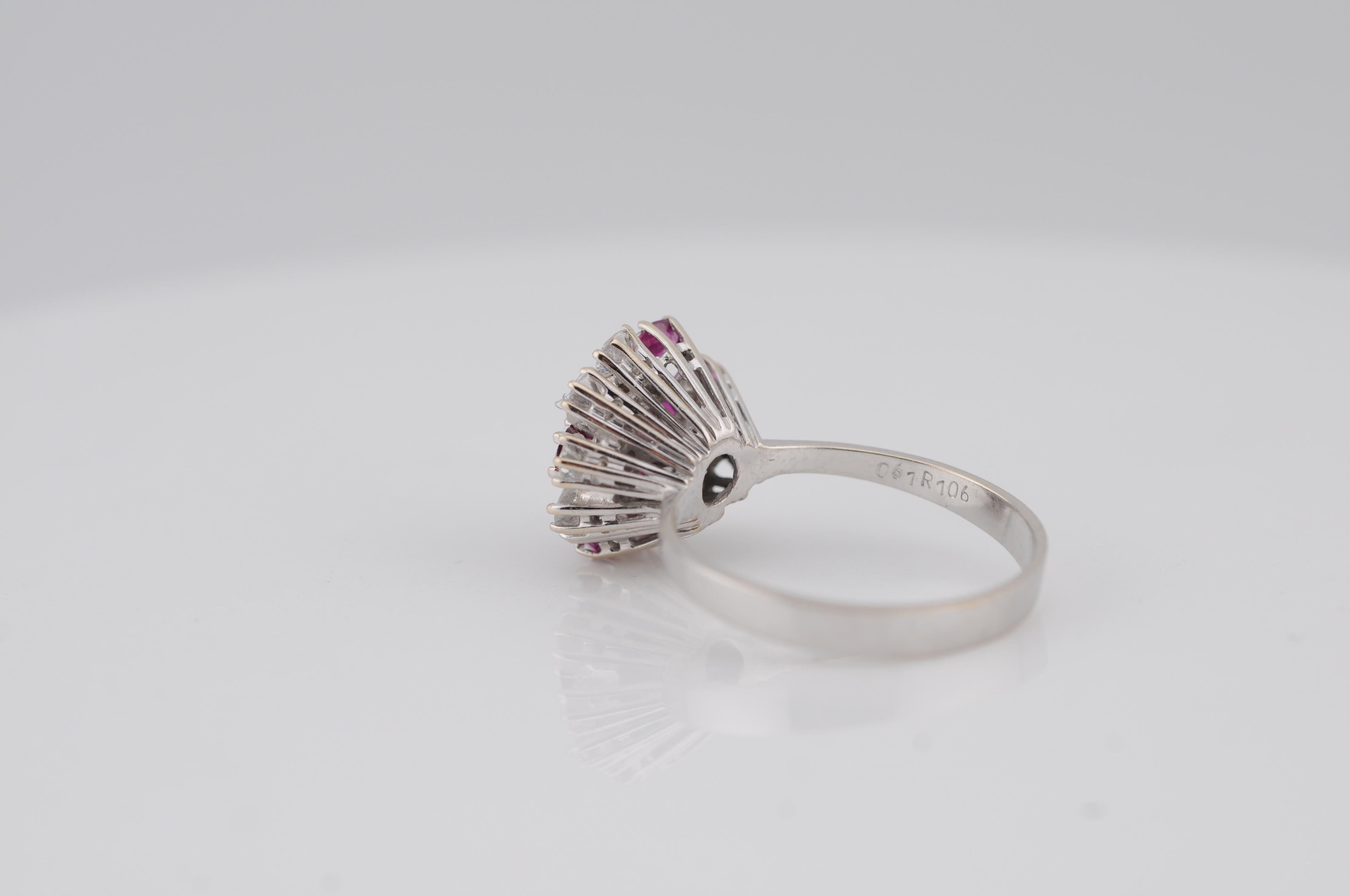 Gold-Cluster-Ring mit Rubinen und Diamanten im Angebot 1
