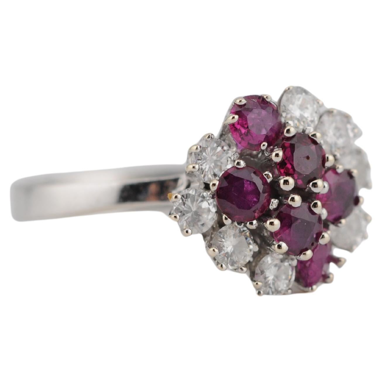 Gold-Cluster-Ring mit Rubinen und Diamanten im Angebot
