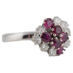 Gold-Cluster-Ring mit Rubinen und Diamanten