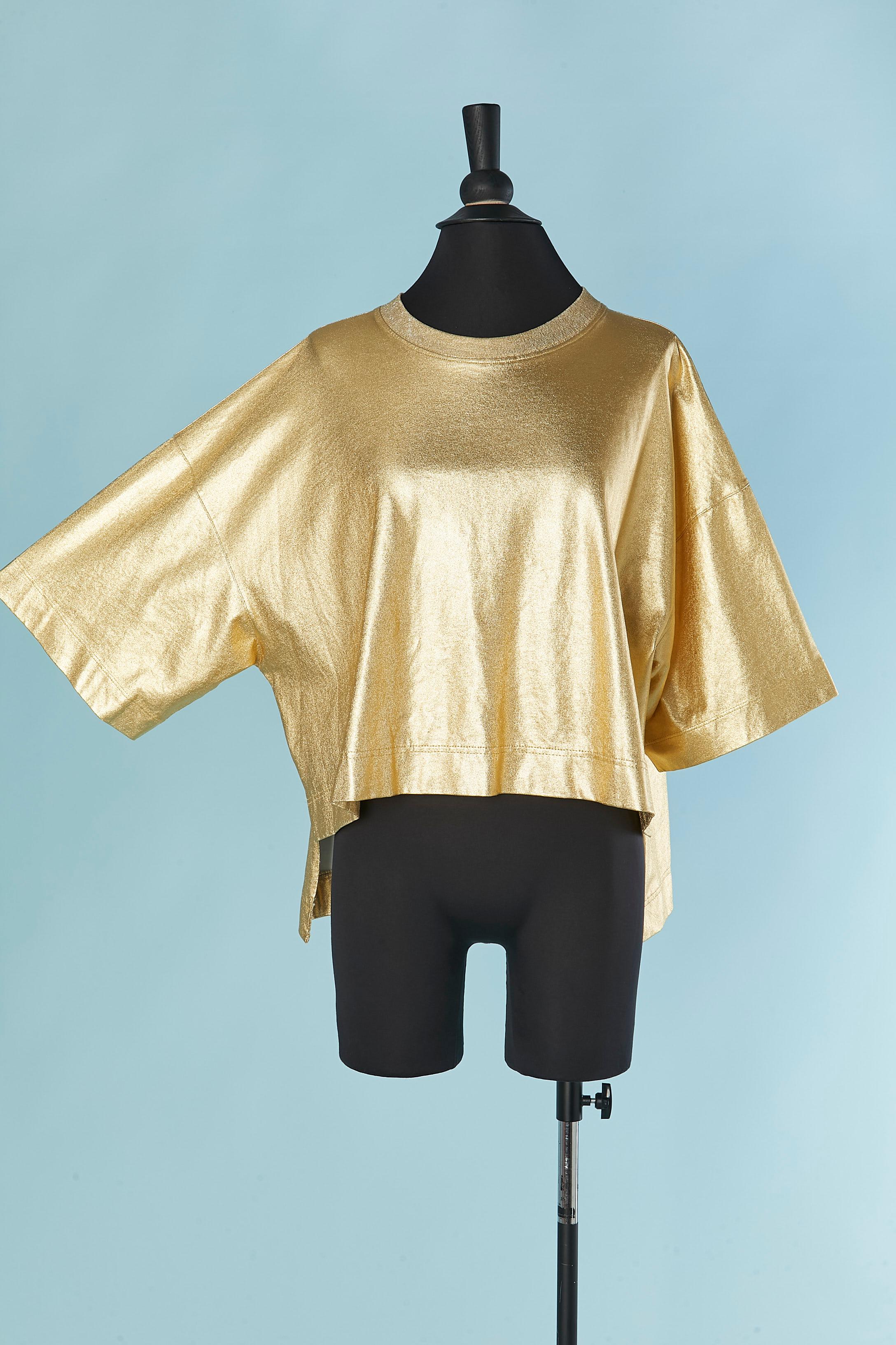 Maglietta oversize in cotone rivestito d'oro.
Lunghezza sul davanti = 48 cm
Lunghezza sul retro = 62 cm
TAGLIA S sull'etichetta, ma si adatta a M e L (oversize). 