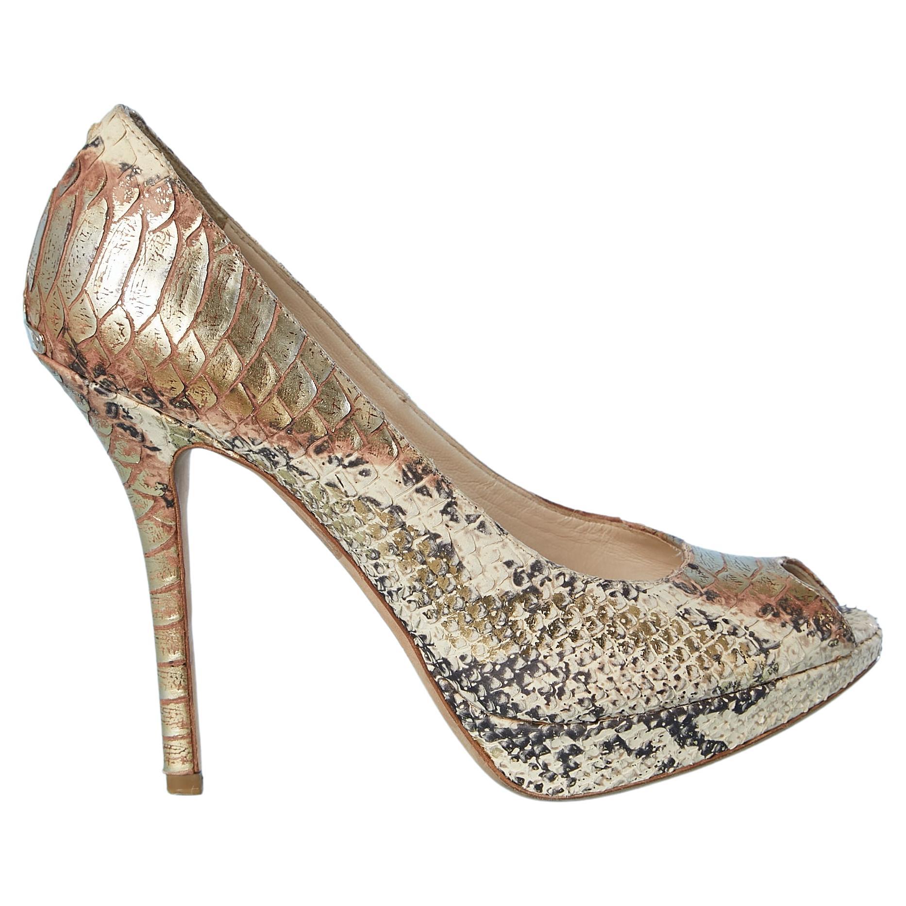 Talons hauts en python recouverts d'or Dior  en vente