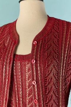 Conjunto de dos piezas de punto rojo transparente con detalles dorados, de la boutique Christian Dior