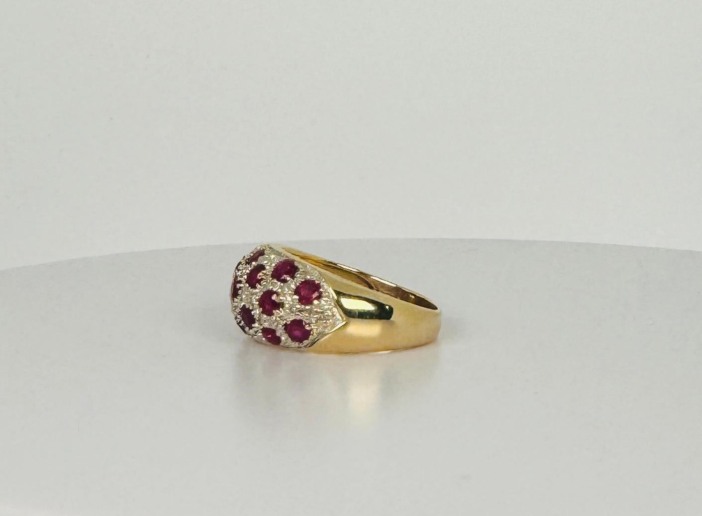 Gold cocktail ring with 32 diamonds and 17 rubies In Good Condition For Sale In Heemstede, NL