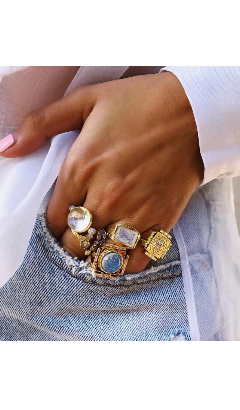 Gold Cocktail Ring with Diamonds and an African Moonstone  For Sale 3