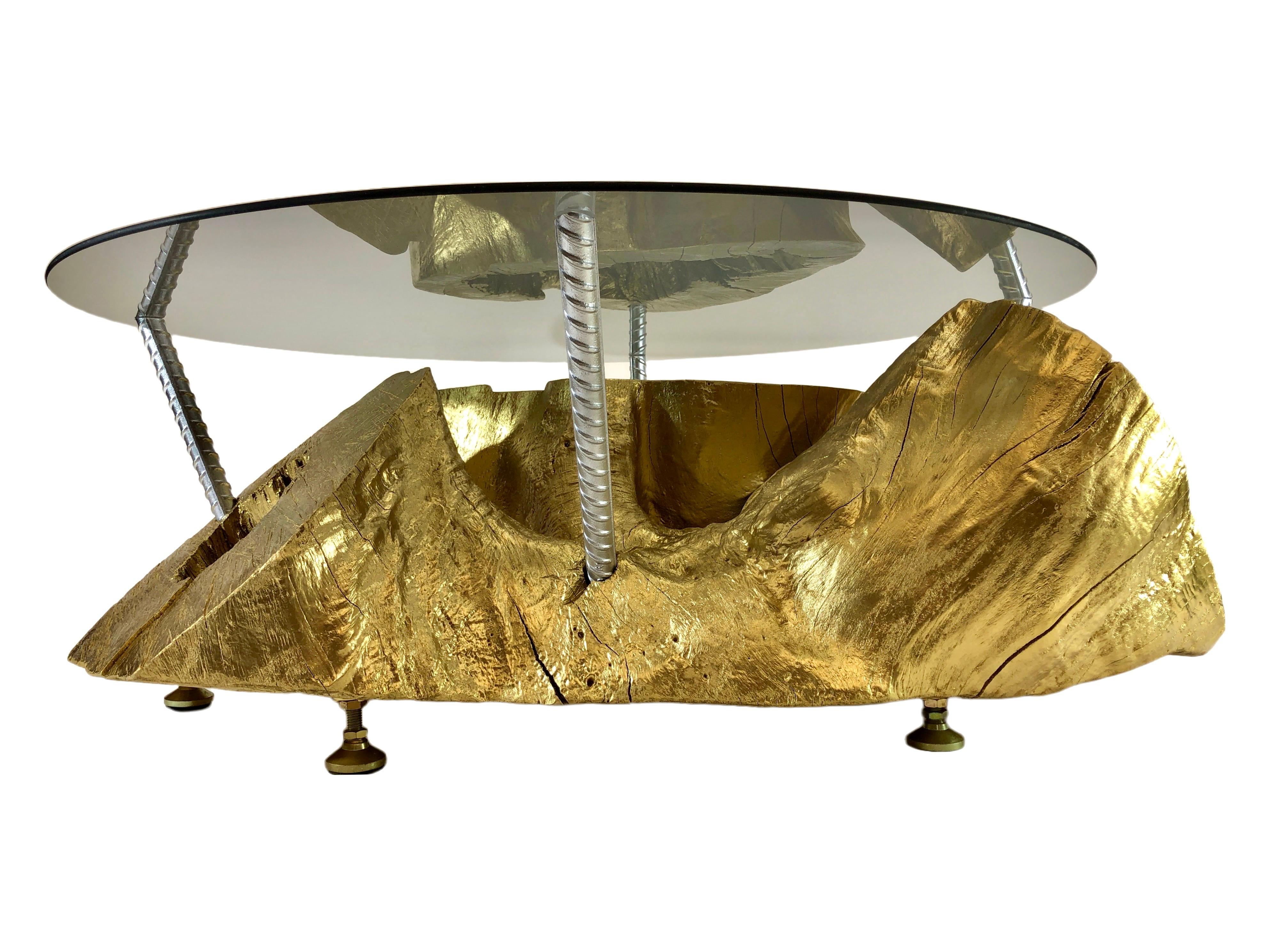 Table basse en forme de souche d'arbre en or avec plateau en verre fumé Neuf - En vente à Toronto, Ontario