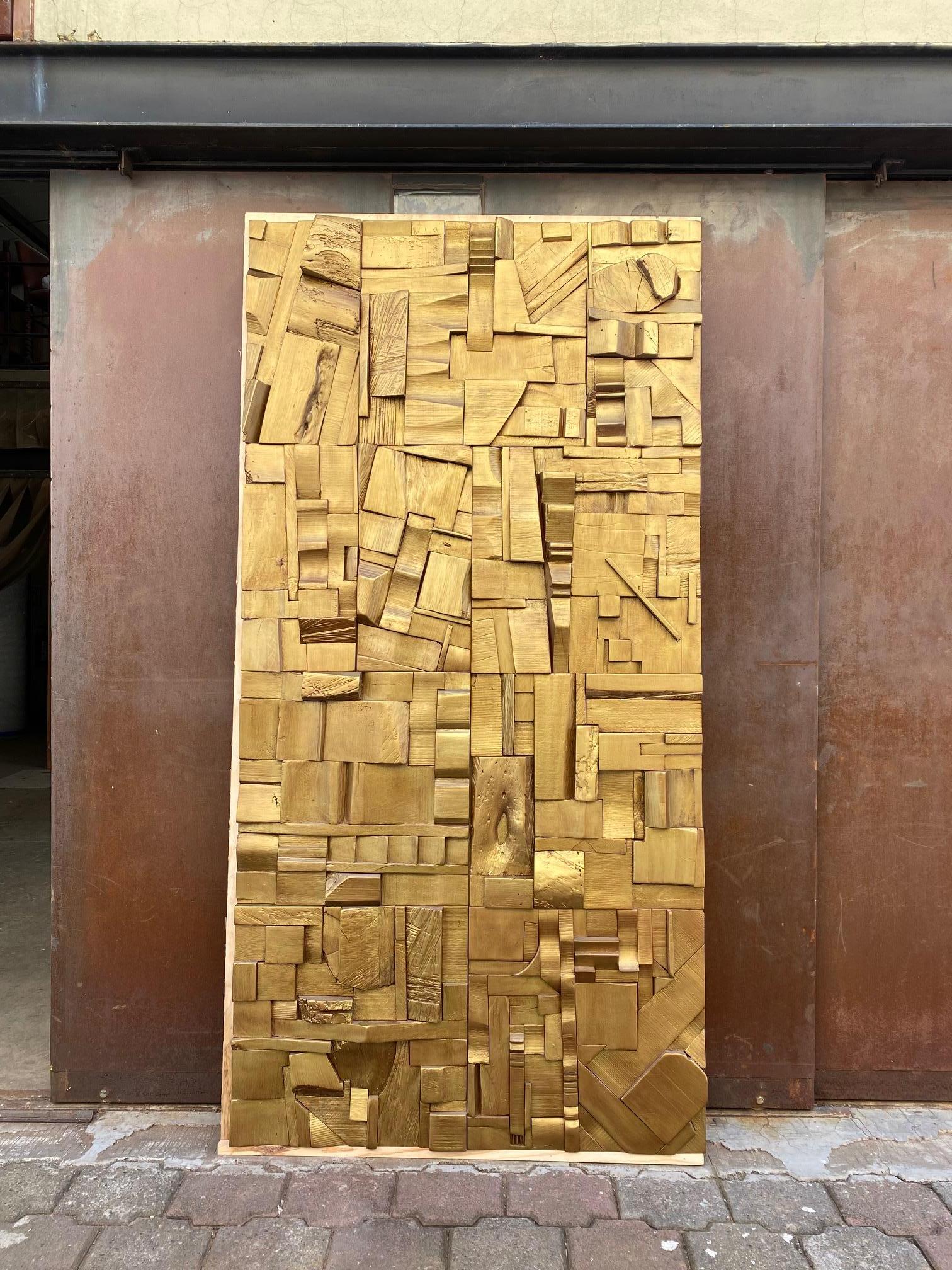 Brutalistisches skulpturales Gold-Collage-Kunstwerk des Brutalismus, Wandgemälde aus recyceltem Holz im Angebot 1