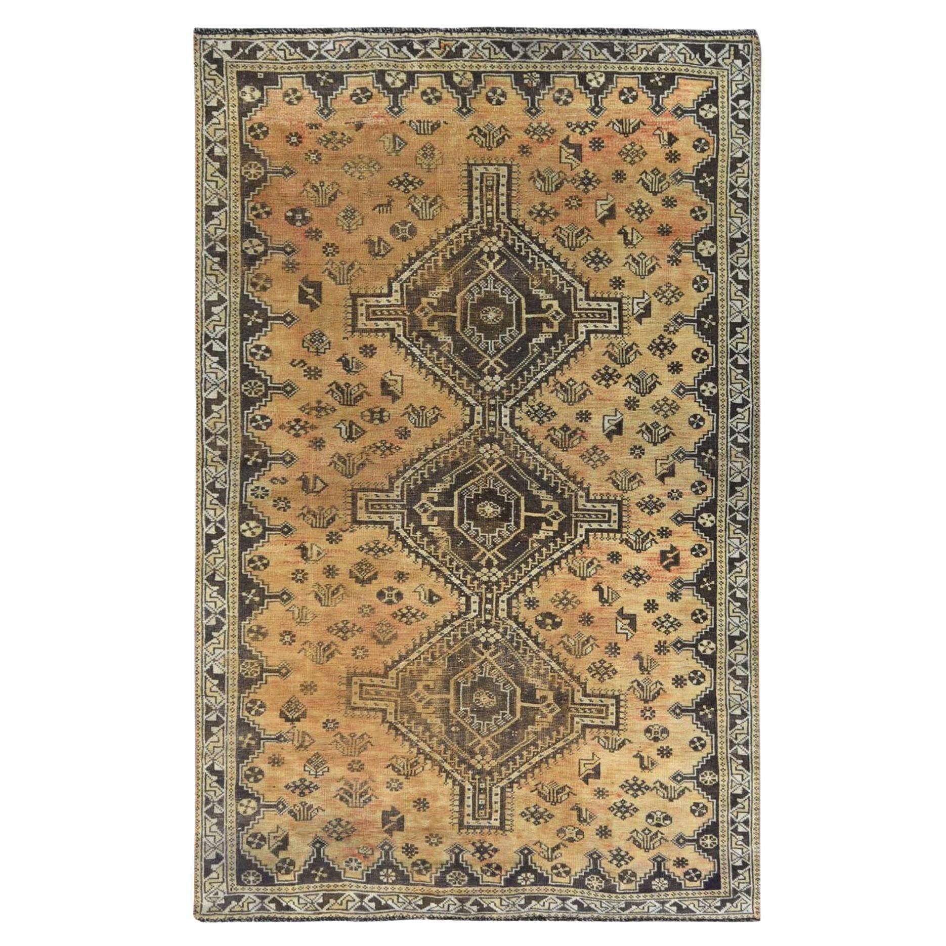 Tapis persan Shiraz vintage noué à la main, couleur or, aspect vieilli, en laine usée